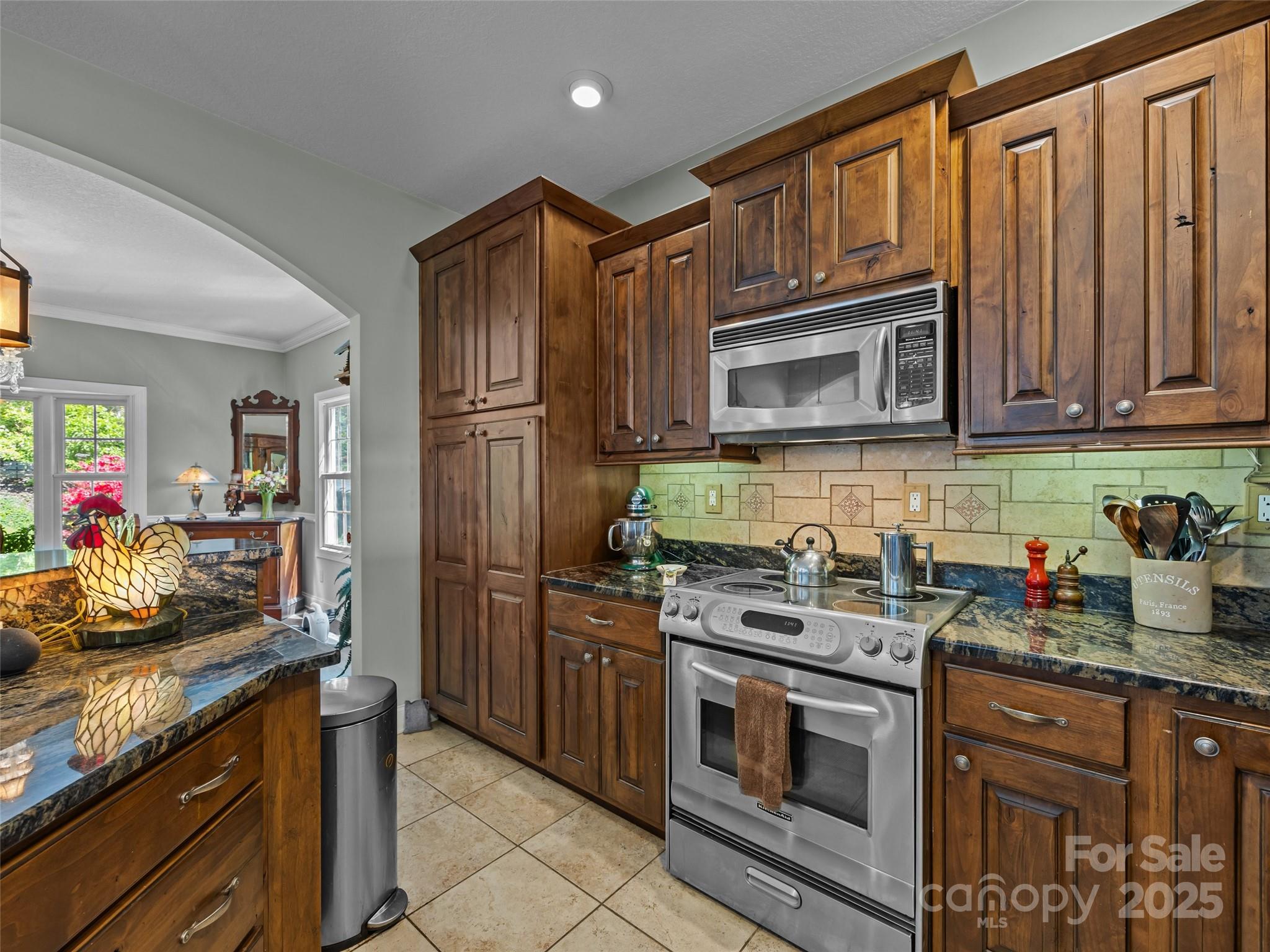 410 Lamp Post Drive Property Photo 28