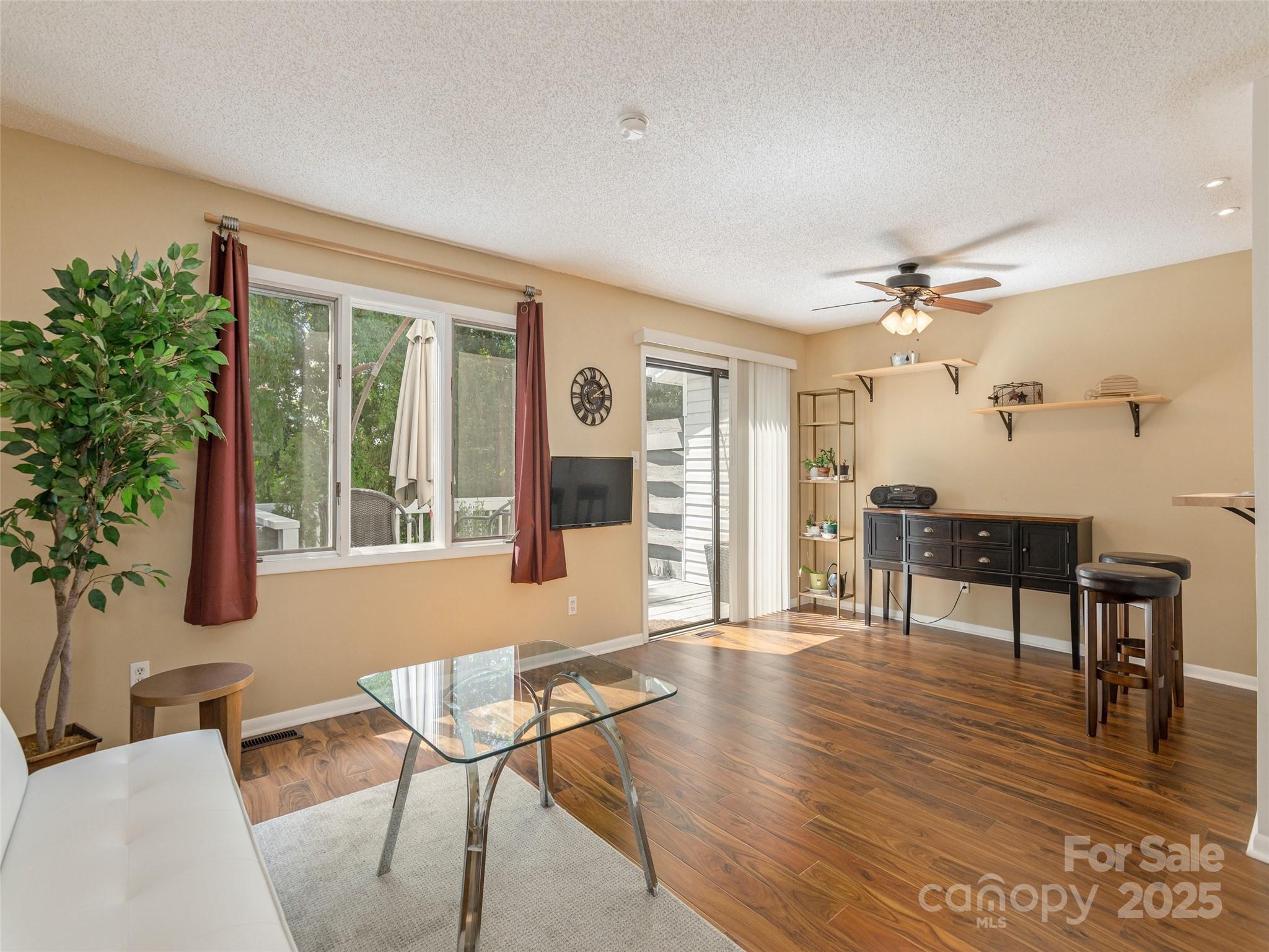 23 Hollybrook Drive Property Photo 6