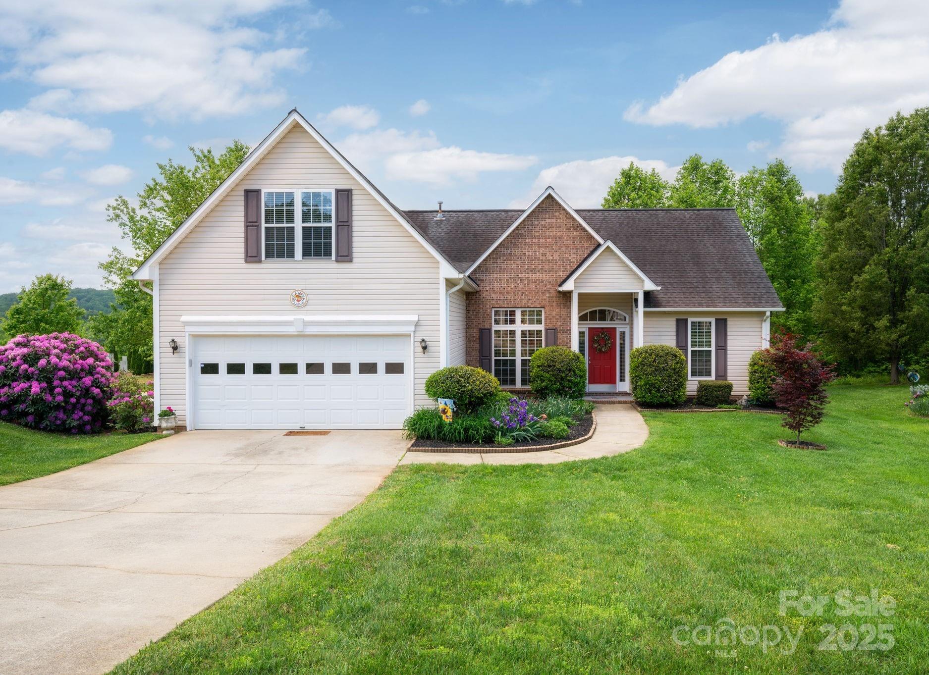 102 W Farm Creek Drive Property Photo 1