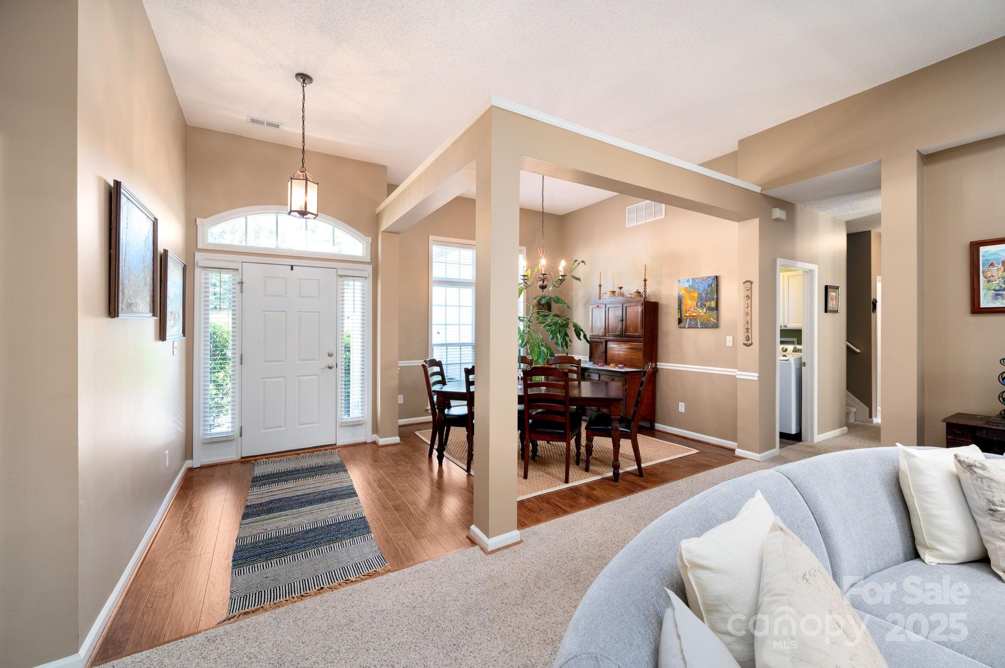 102 W Farm Creek Drive Property Photo 5