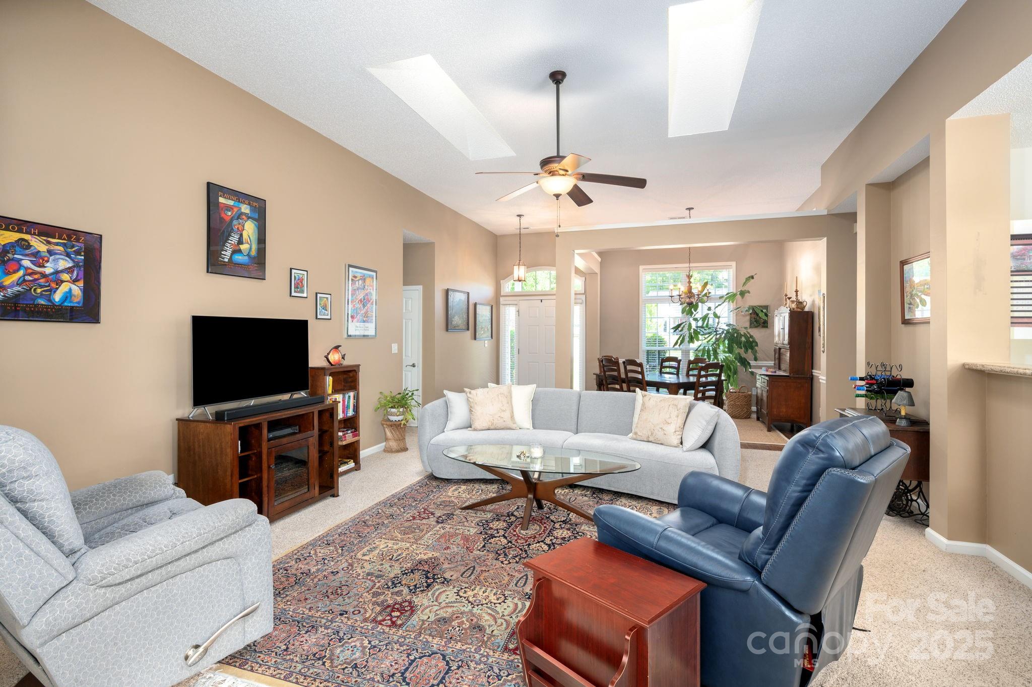 102 W Farm Creek Drive Property Photo 6