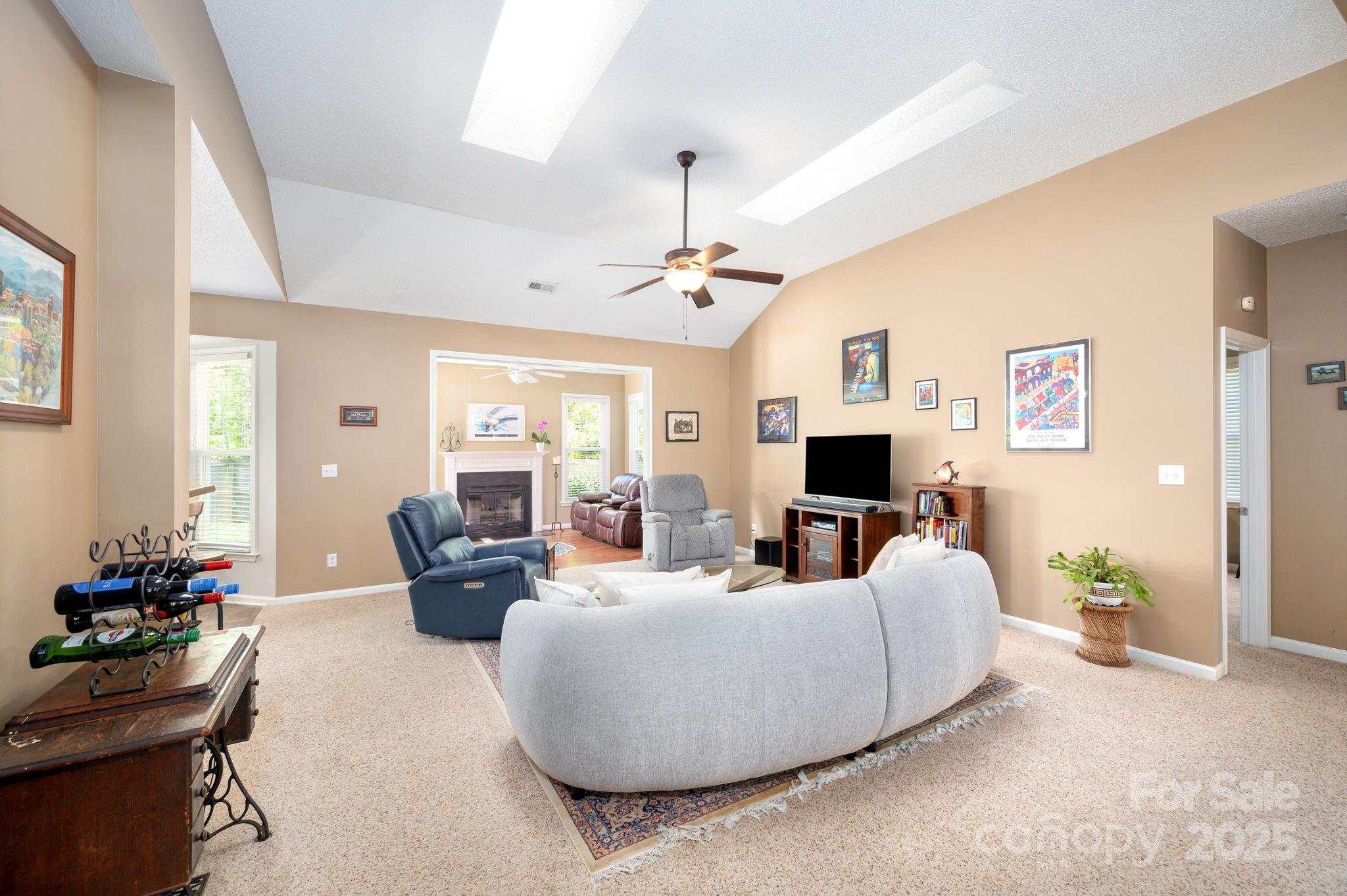 102 W Farm Creek Drive Property Photo 10