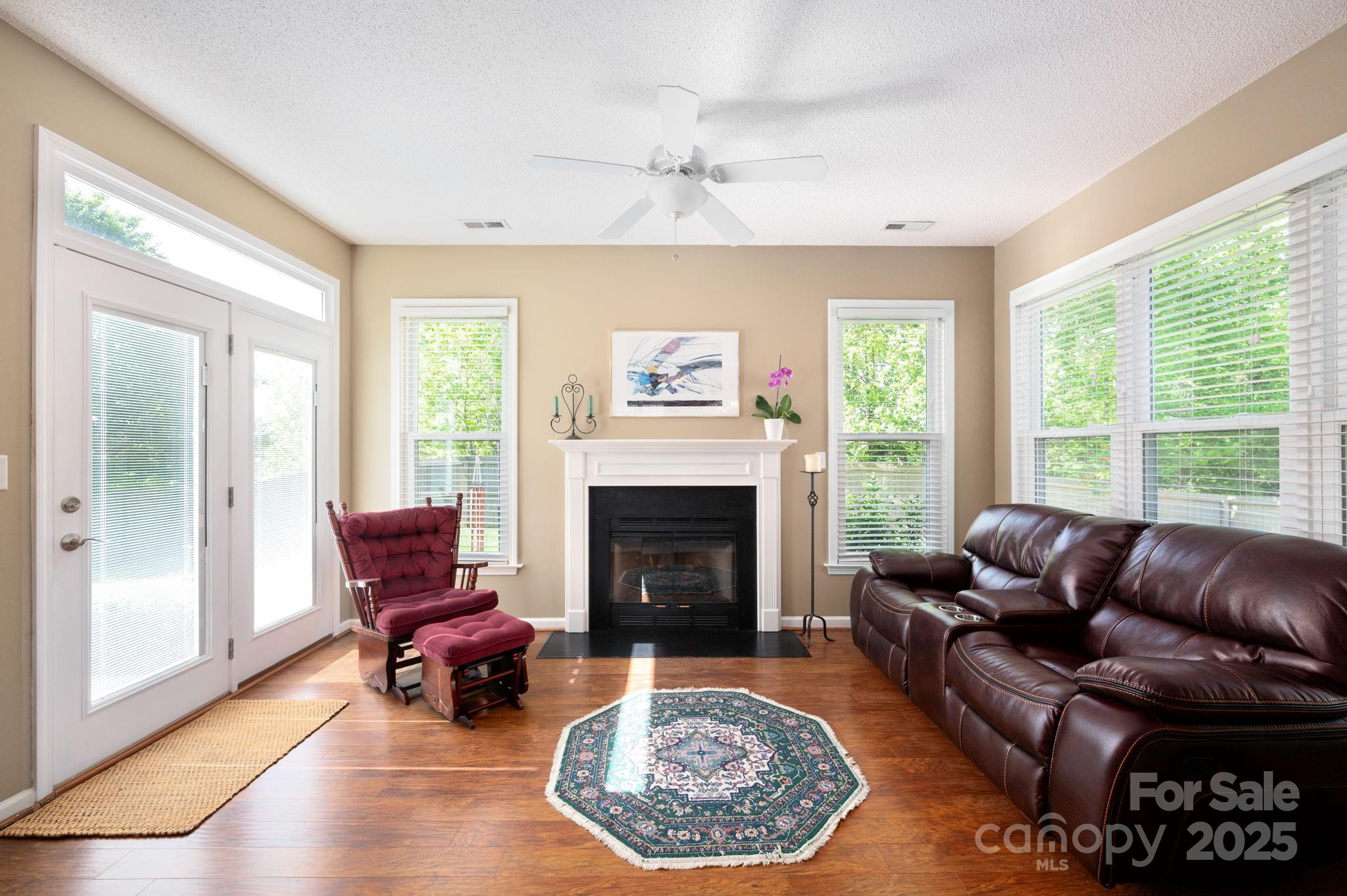 102 W Farm Creek Drive Property Photo 11