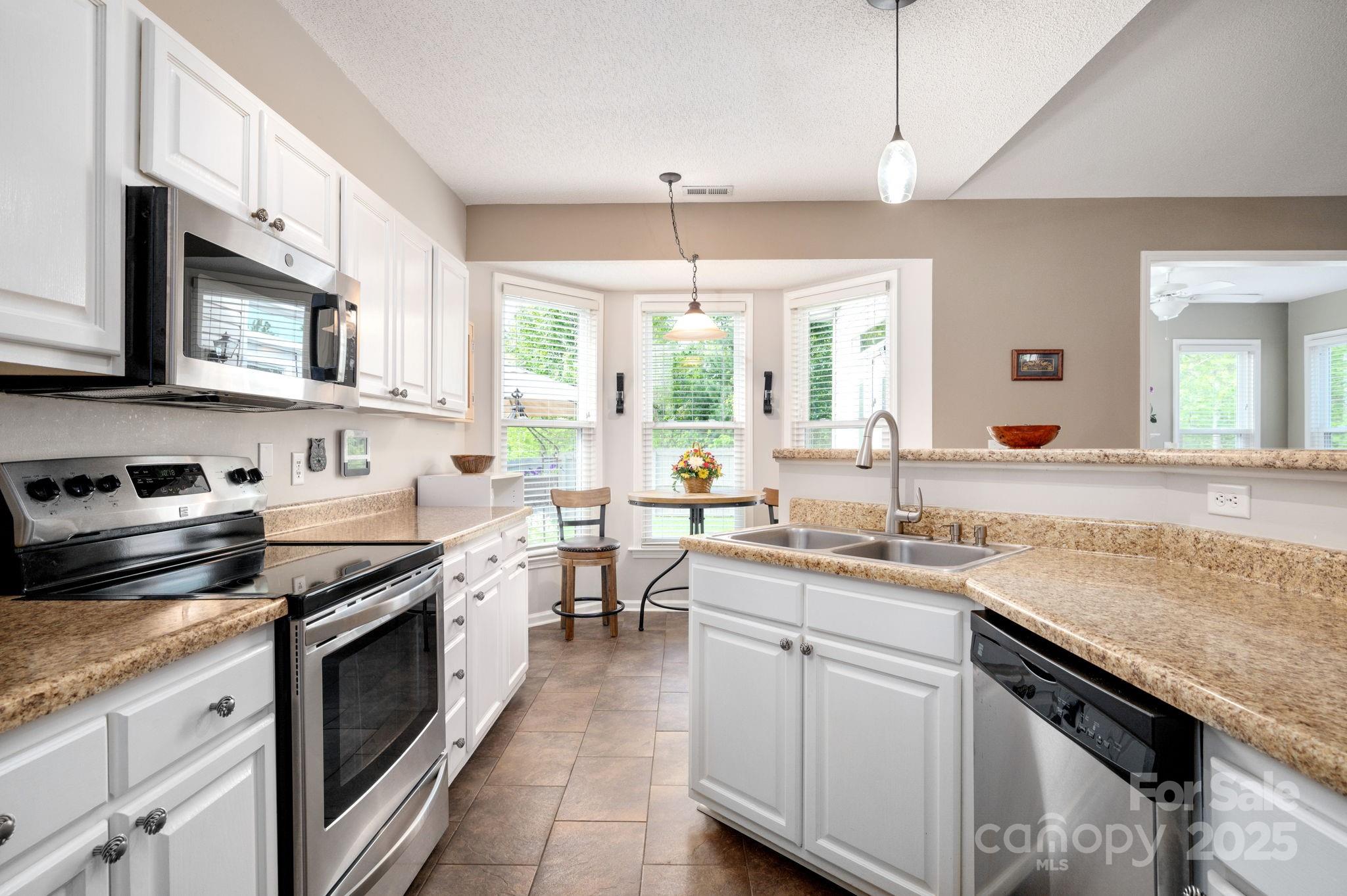 102 W Farm Creek Drive Property Photo 12