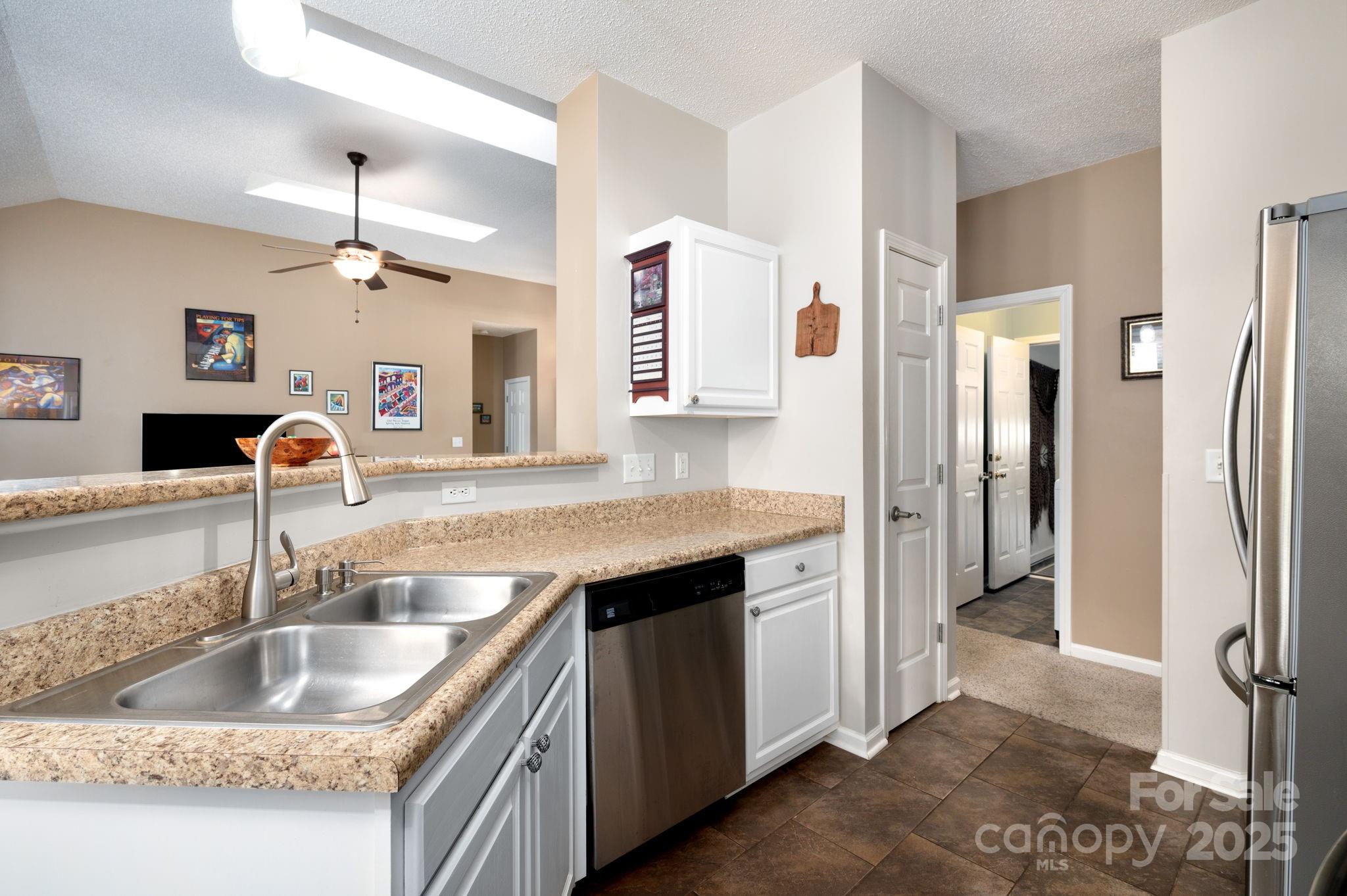 102 W Farm Creek Drive Property Photo 14