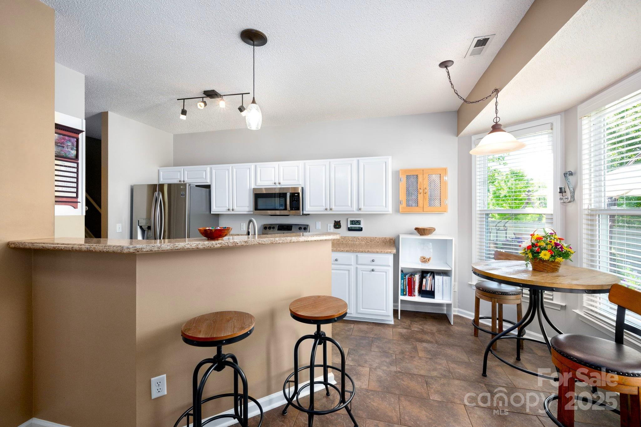 102 W Farm Creek Drive Property Photo 15