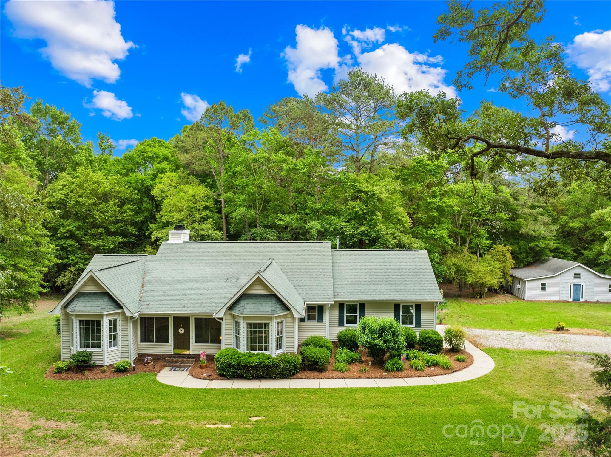 5903 Wm Griffin Road Property Photo 2