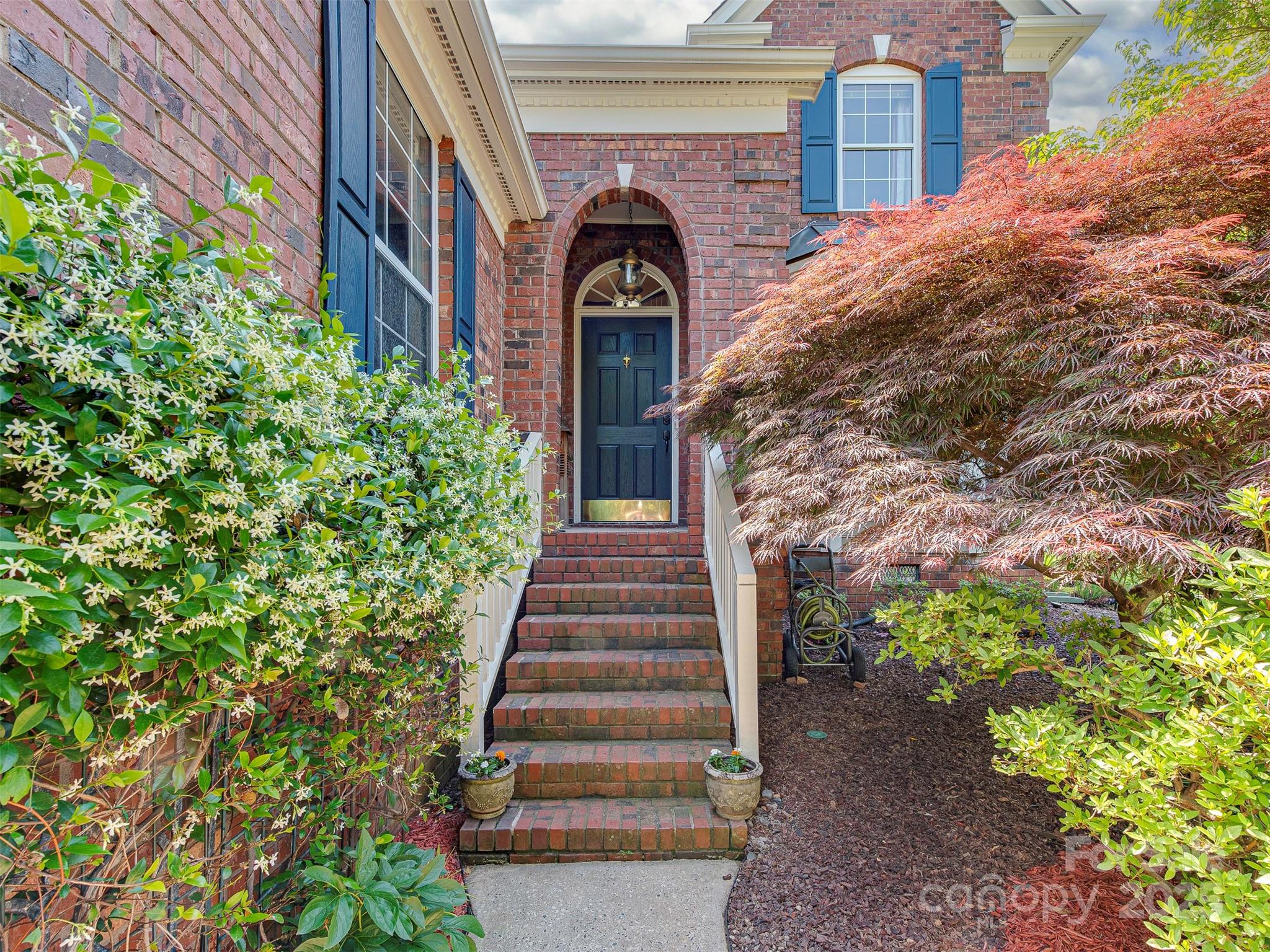 2825 Redfield Drive Property Photo 1