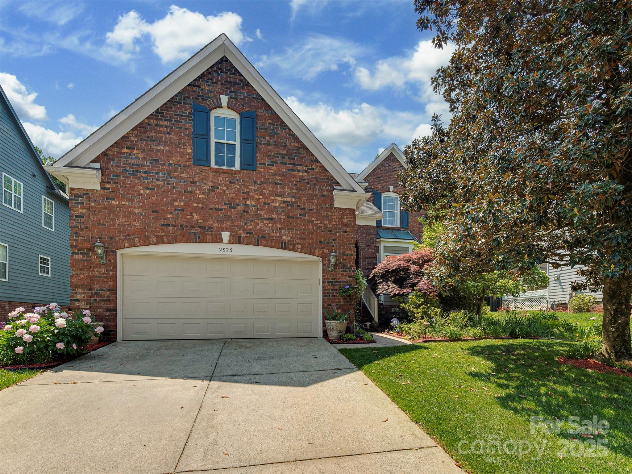 2825 Redfield Drive Property Photo 2