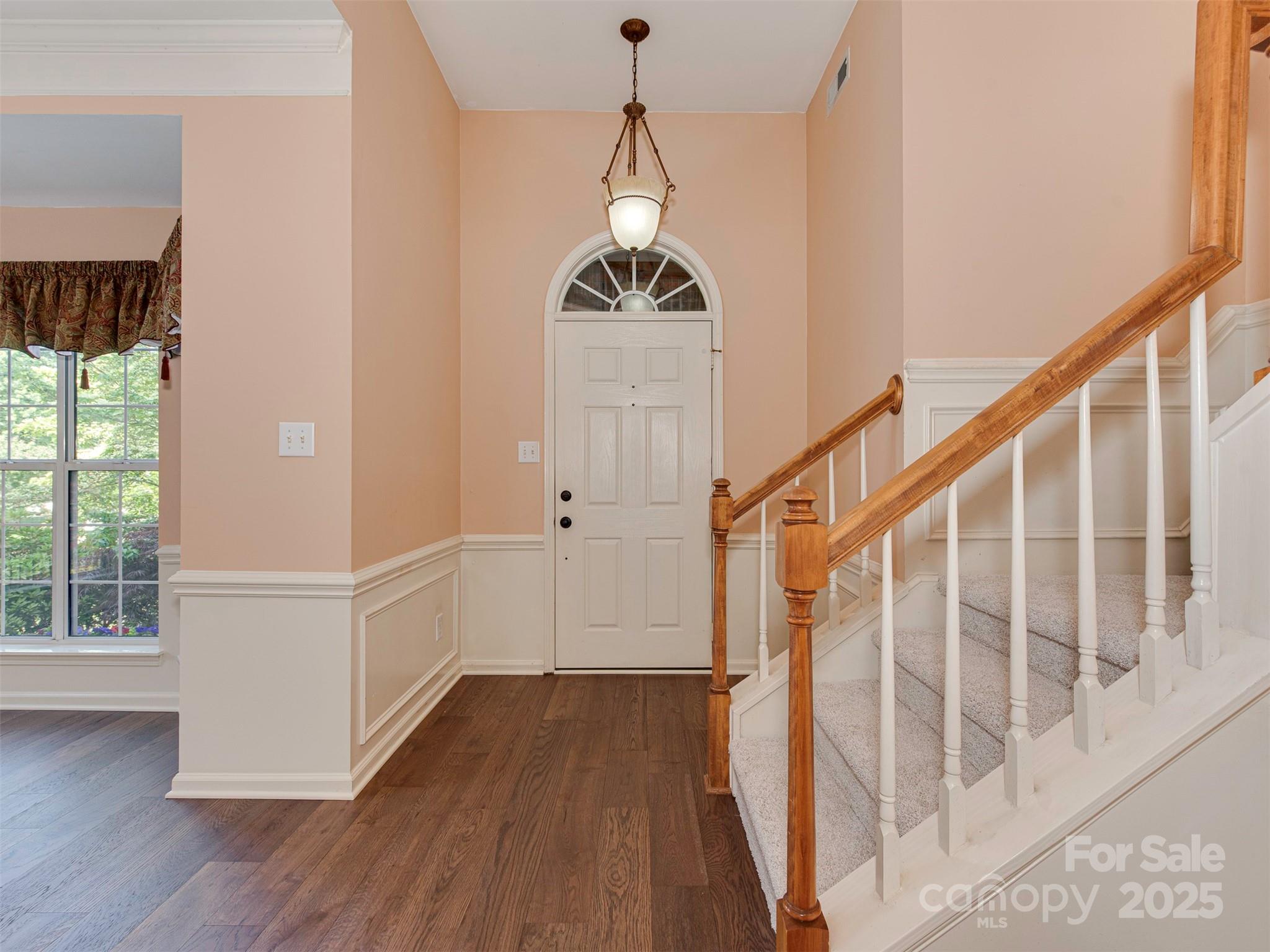 2825 Redfield Drive Property Photo 3