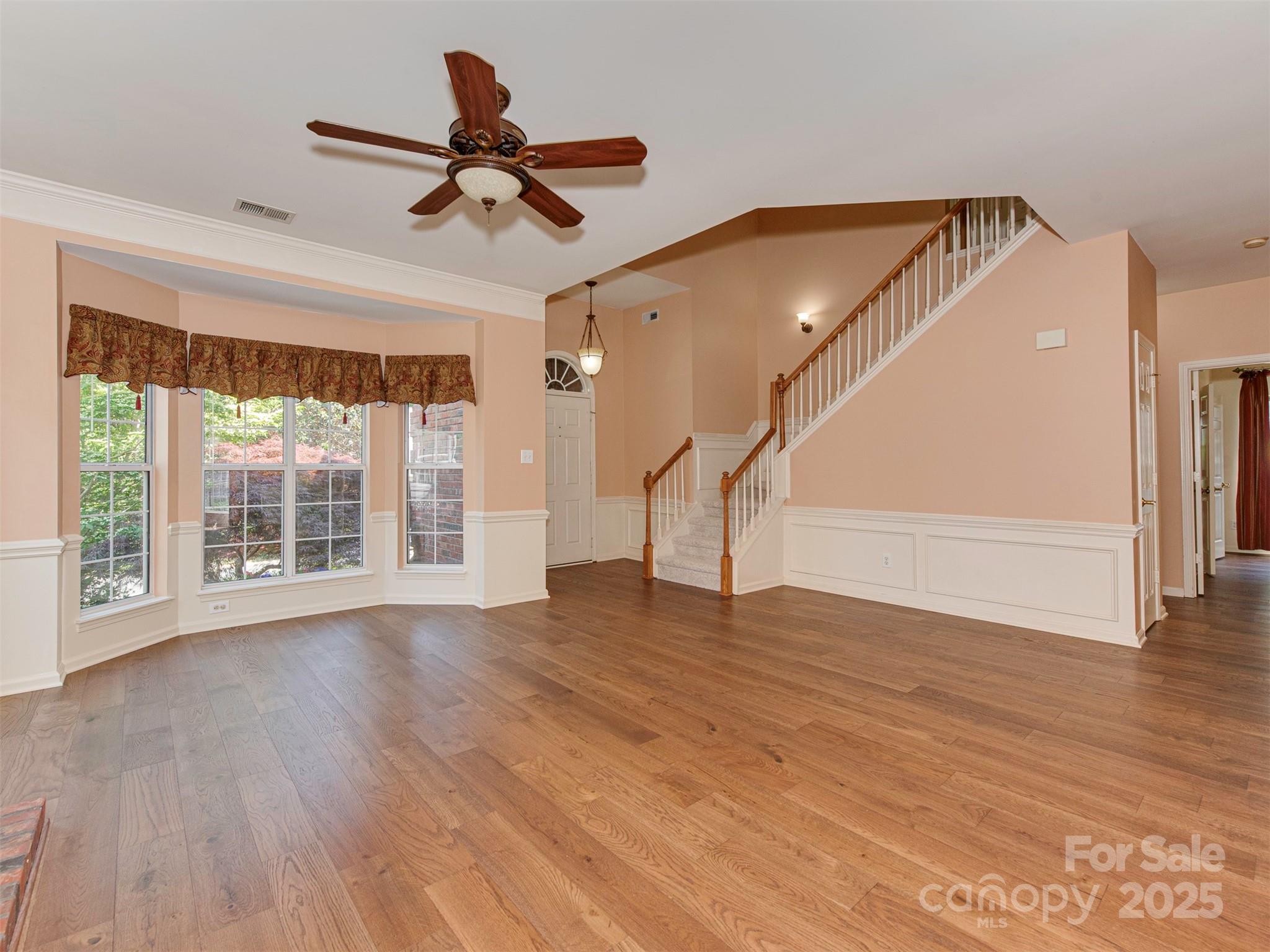 2825 Redfield Drive Property Photo 6