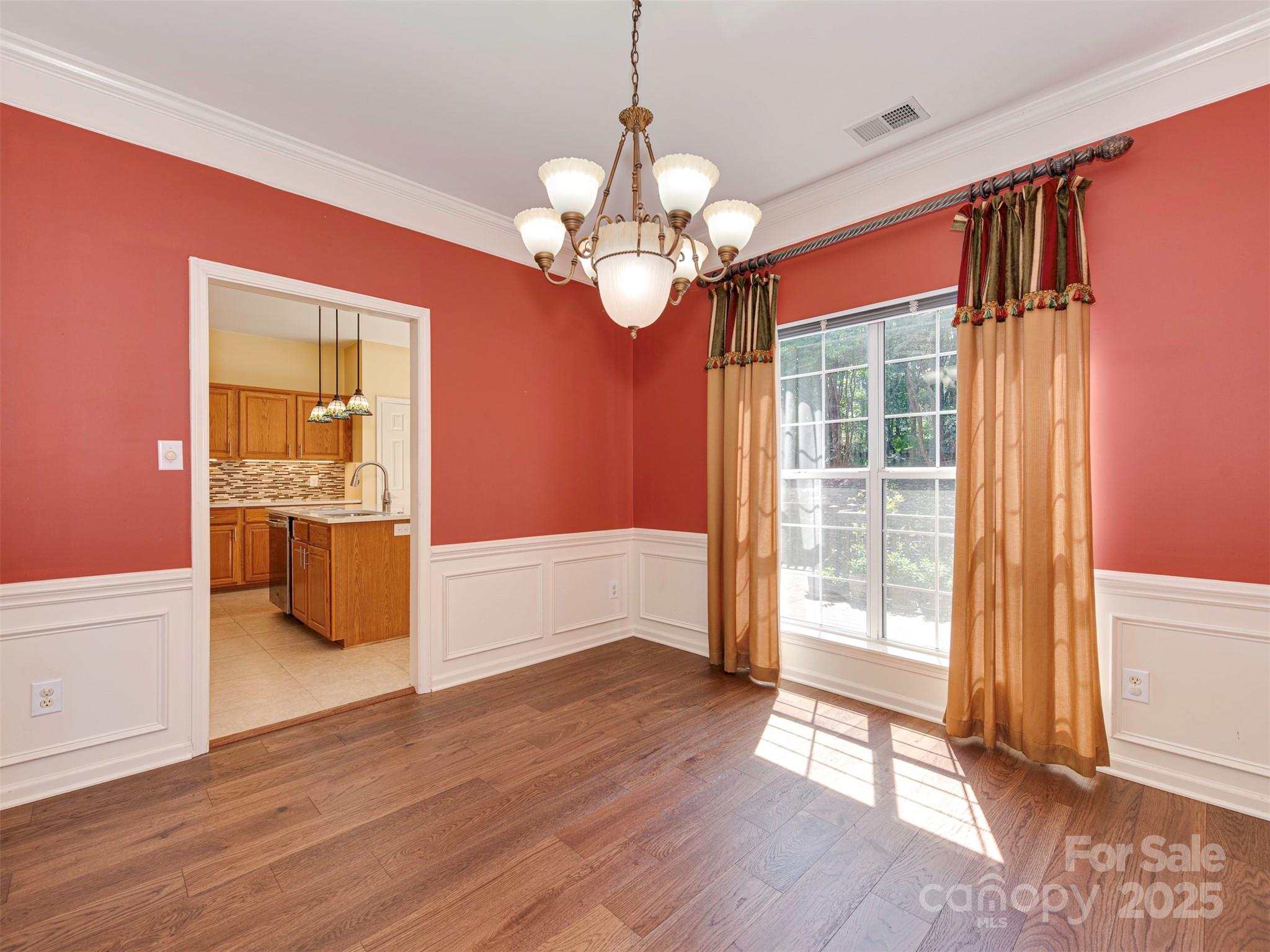 2825 Redfield Drive Property Photo 7