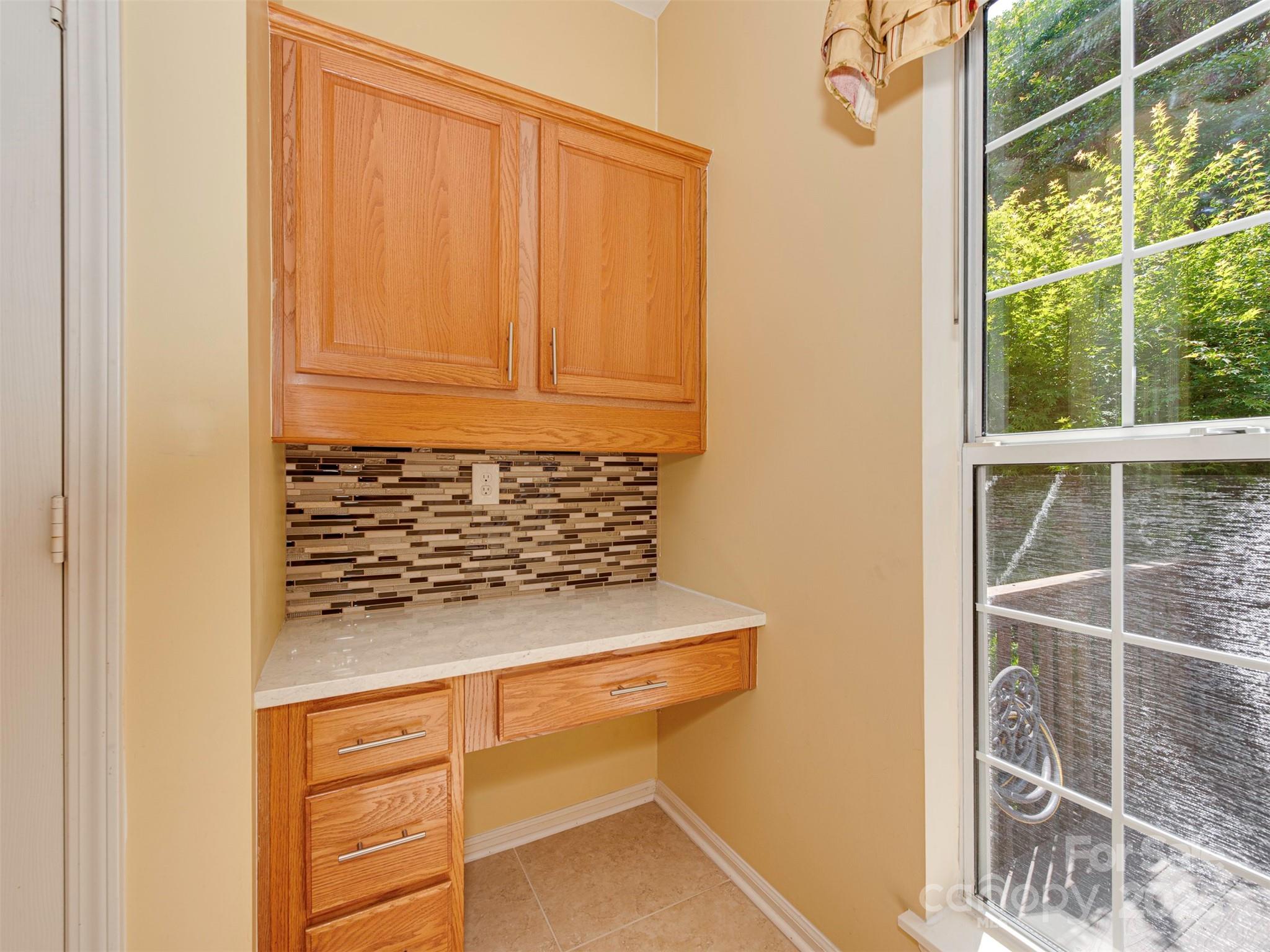 2825 Redfield Drive Property Photo 11