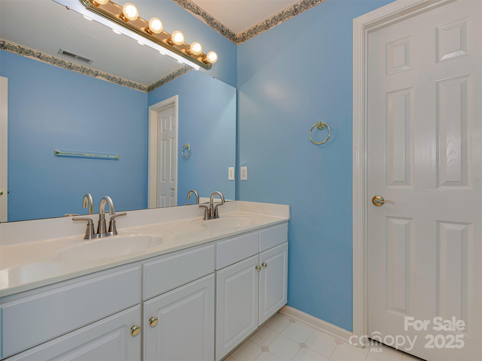 2825 Redfield Drive Property Photo 25