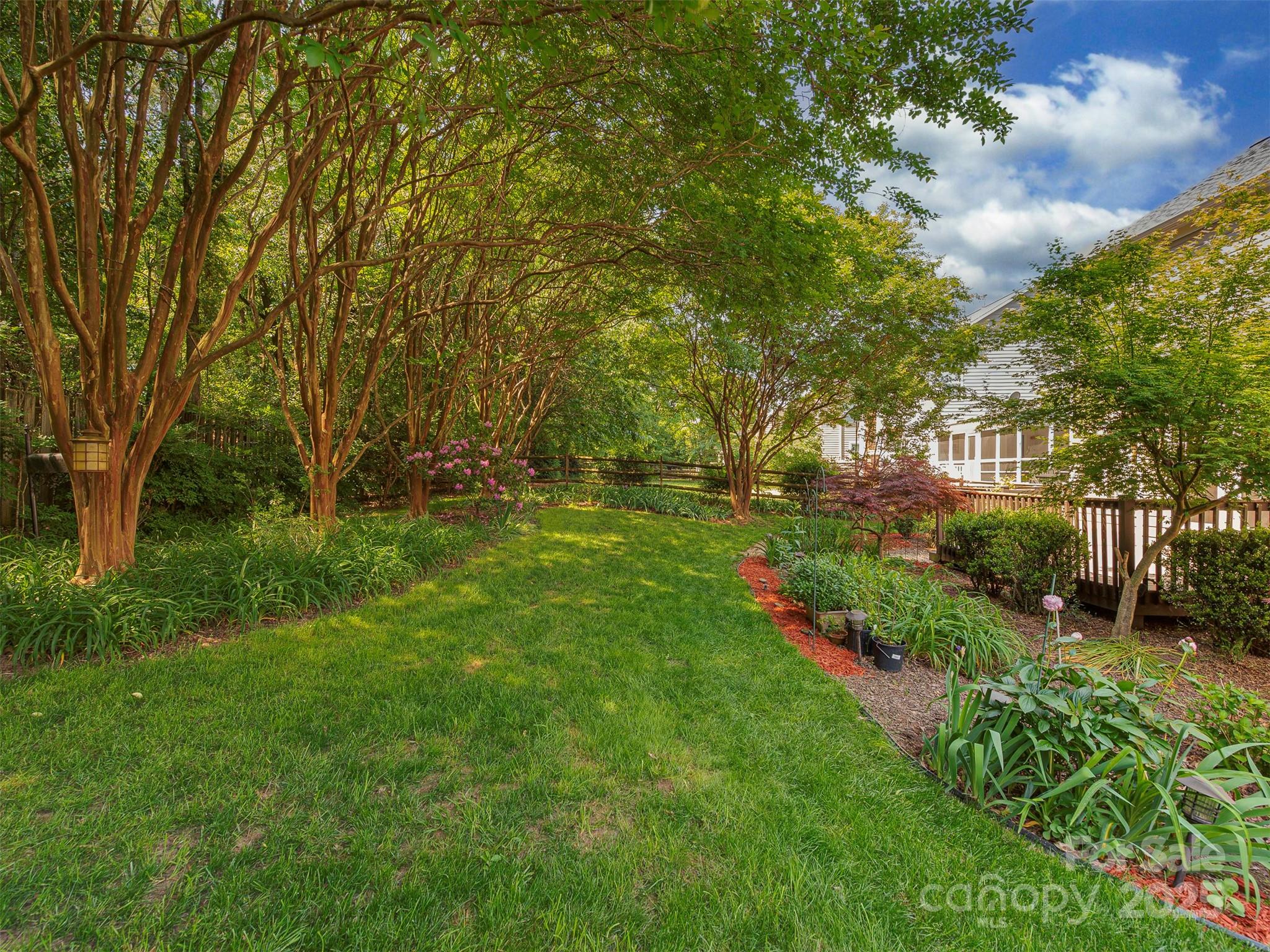 2825 Redfield Drive Property Photo 32