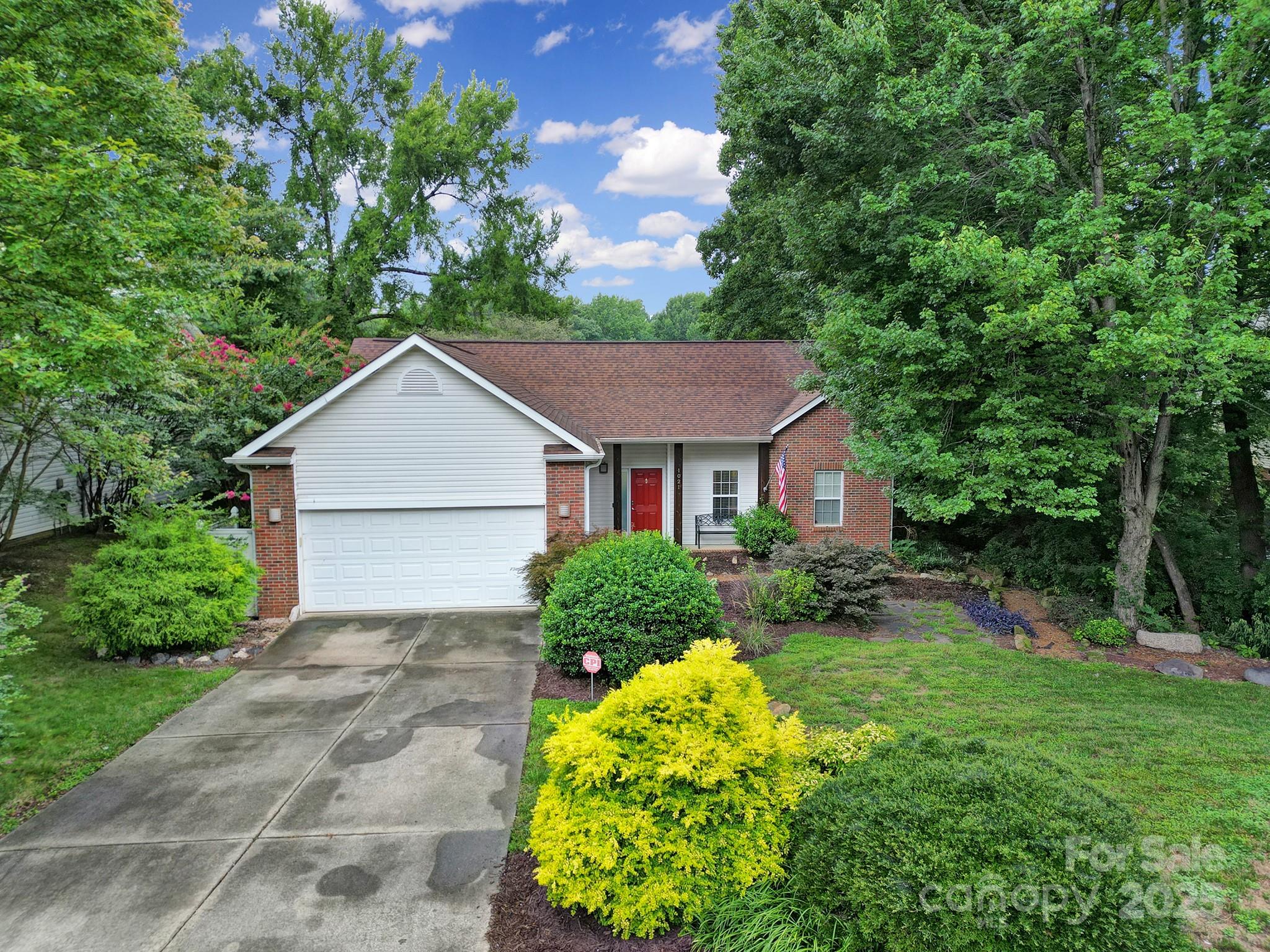 1021 Stinson Glen Lane Property Photo 1
