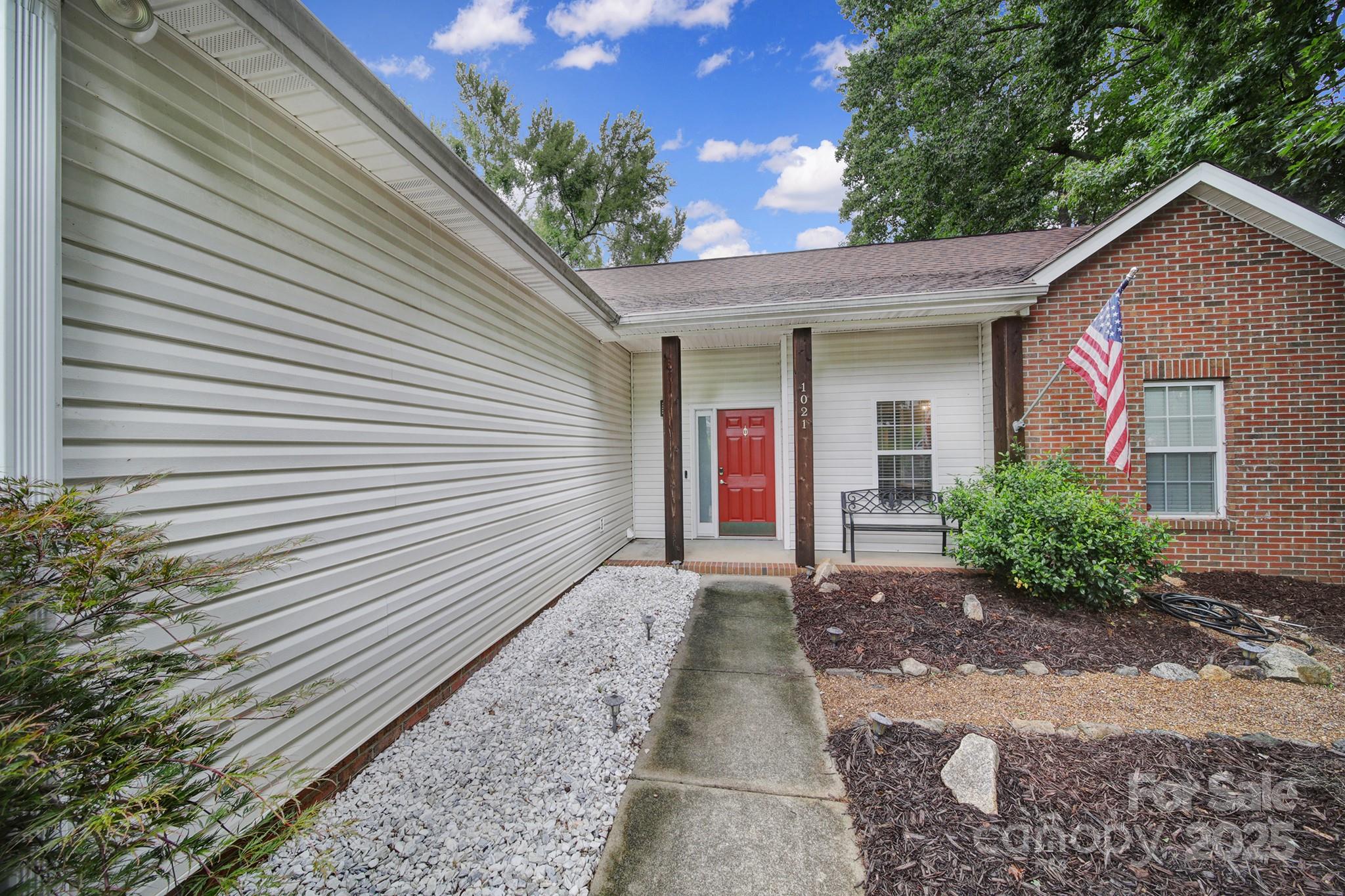 1021 Stinson Glen Lane Property Photo 3