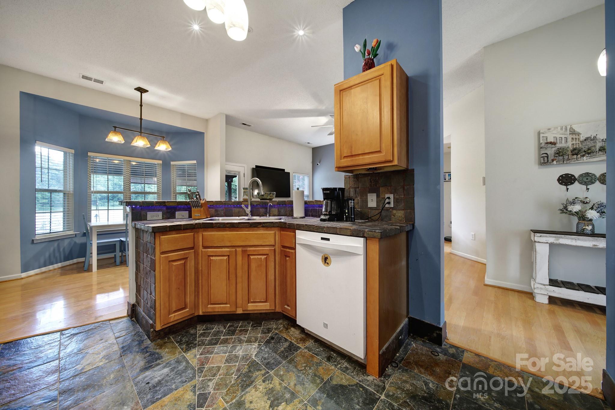 1021 Stinson Glen Lane Property Photo 9