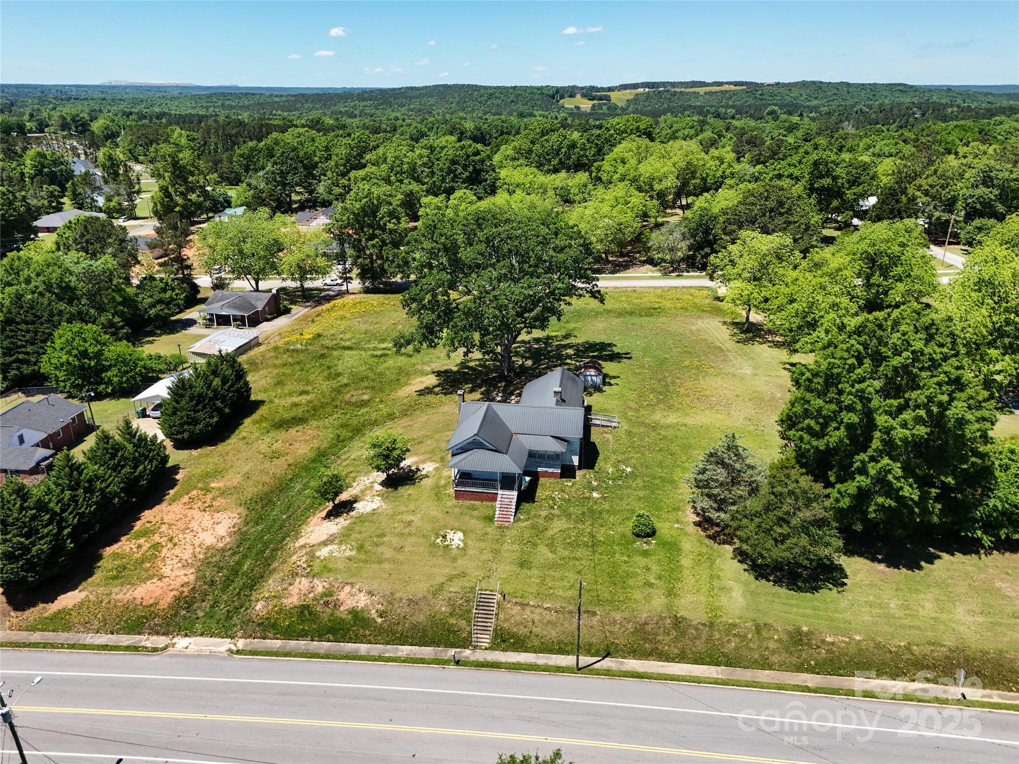 213 S Main Street Property Photo 2