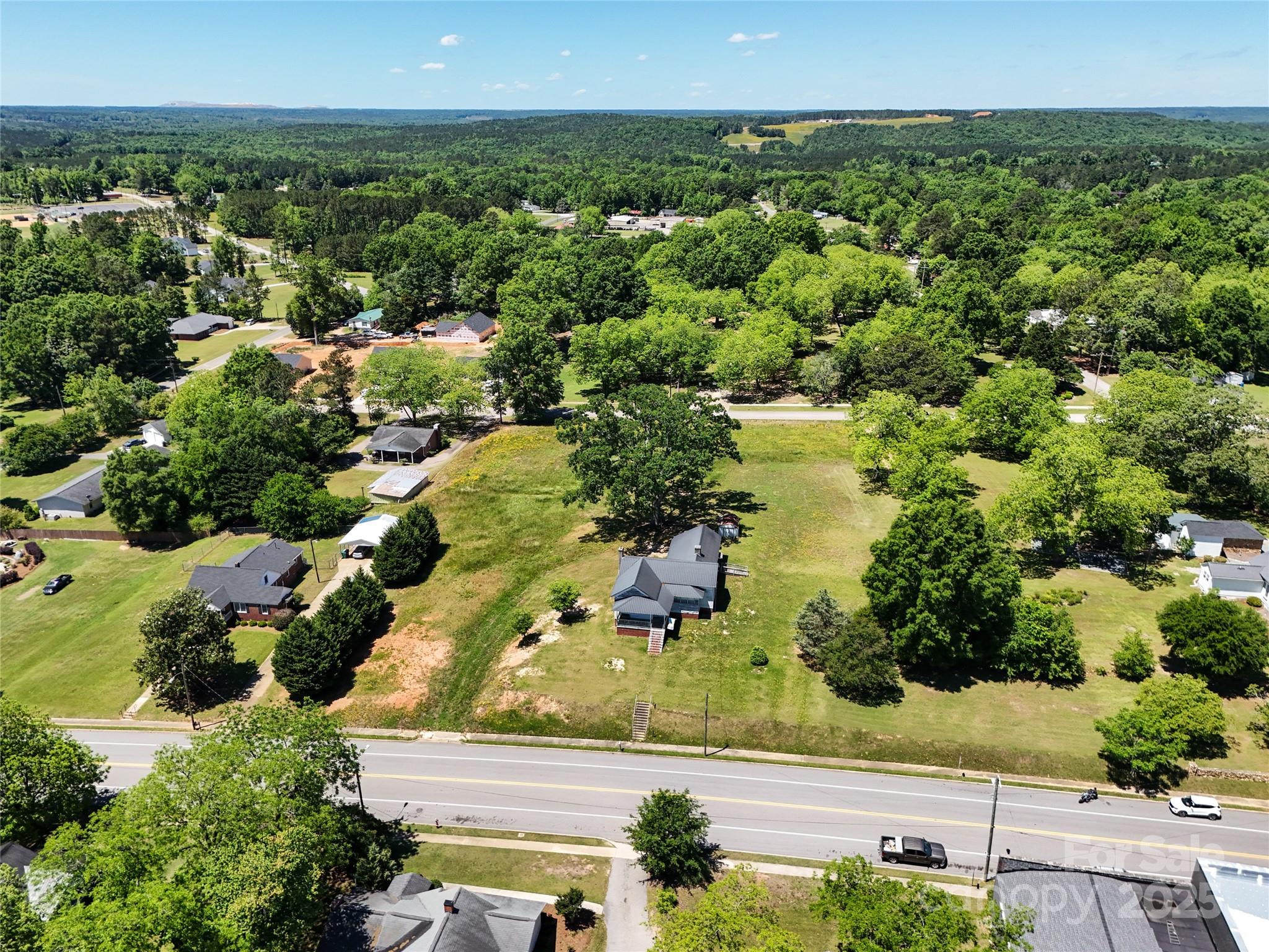 213 S Main Street Property Photo 3