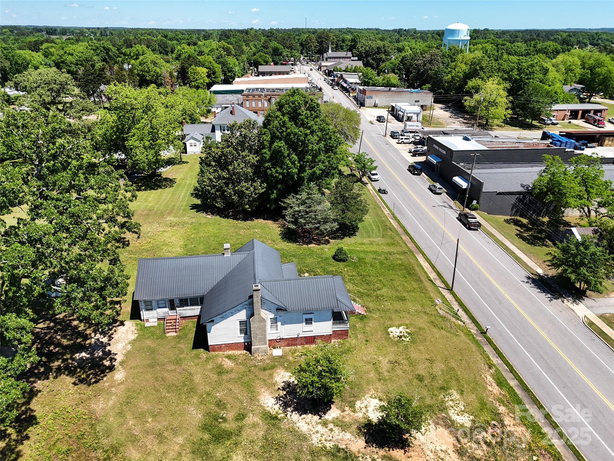 213 S Main Street Property Photo 6