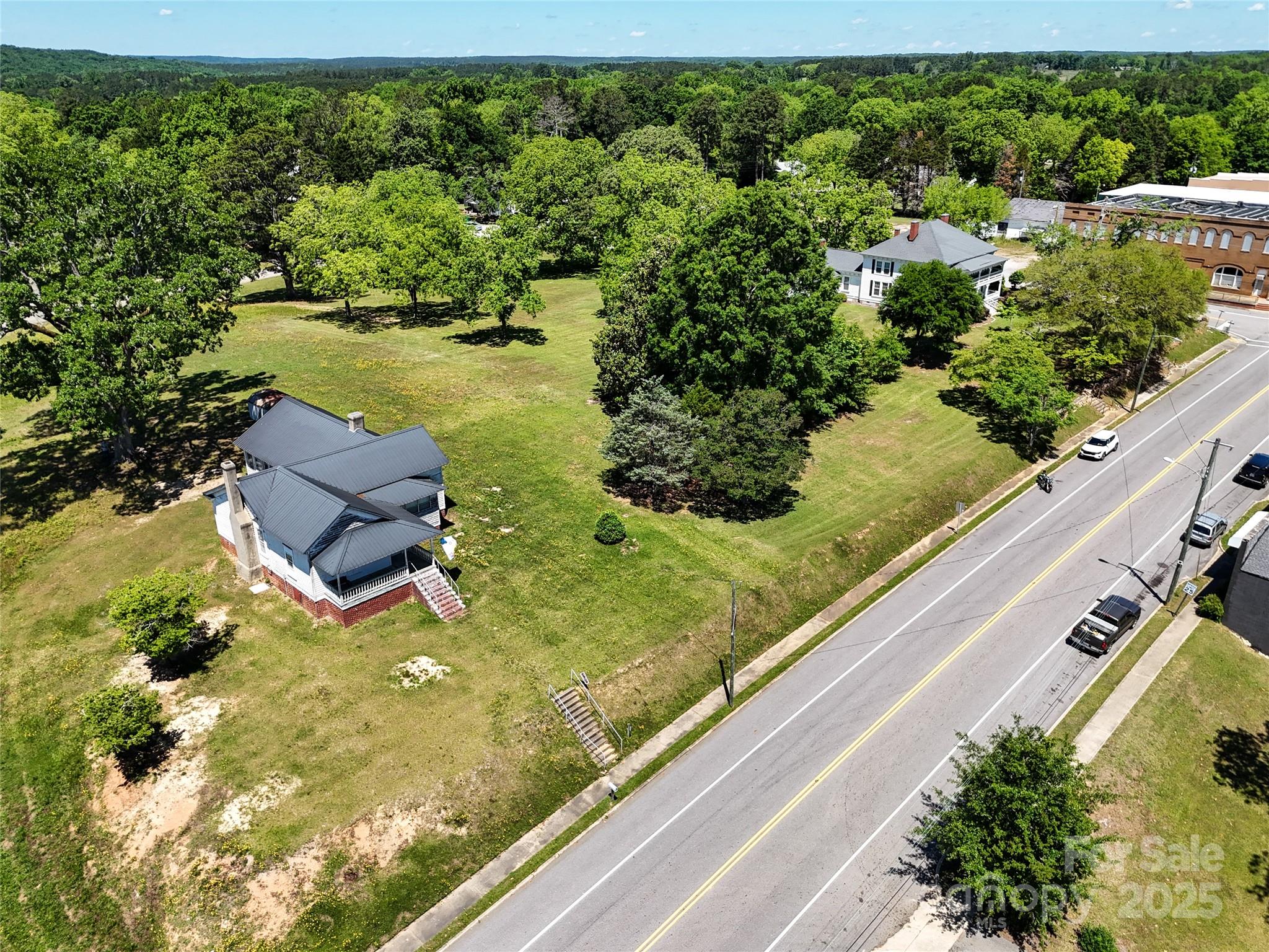 213 S Main Street Property Photo 9