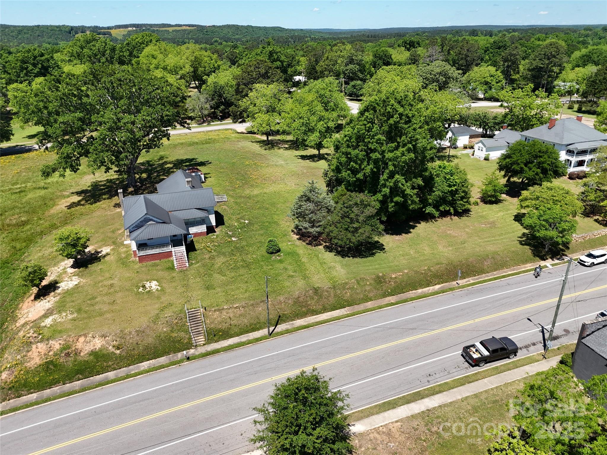 213 S Main Street Property Photo 10