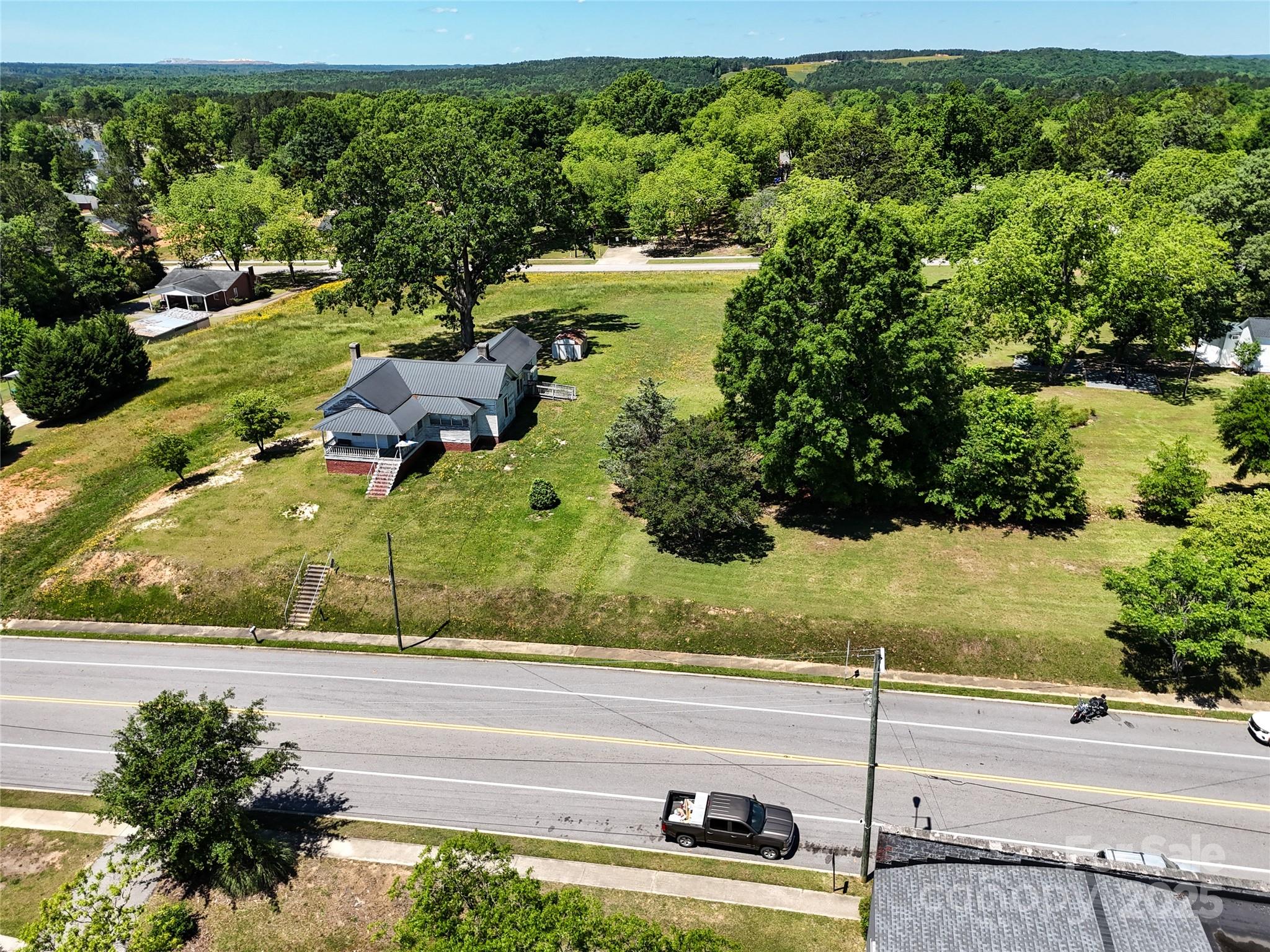 213 S Main Street Property Photo 16