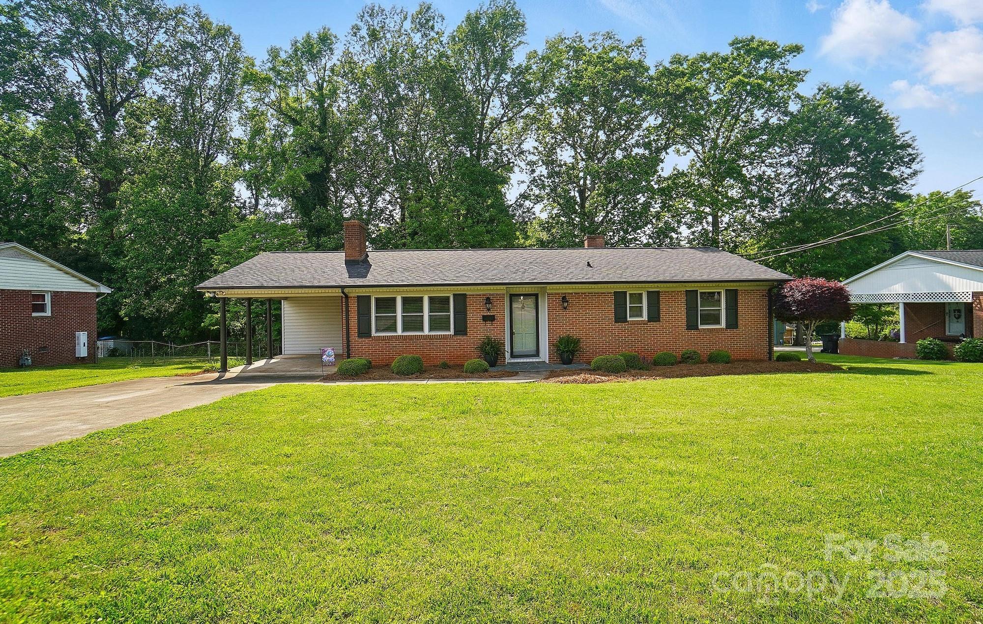 137 Burton Hills Circle Property Photo 1