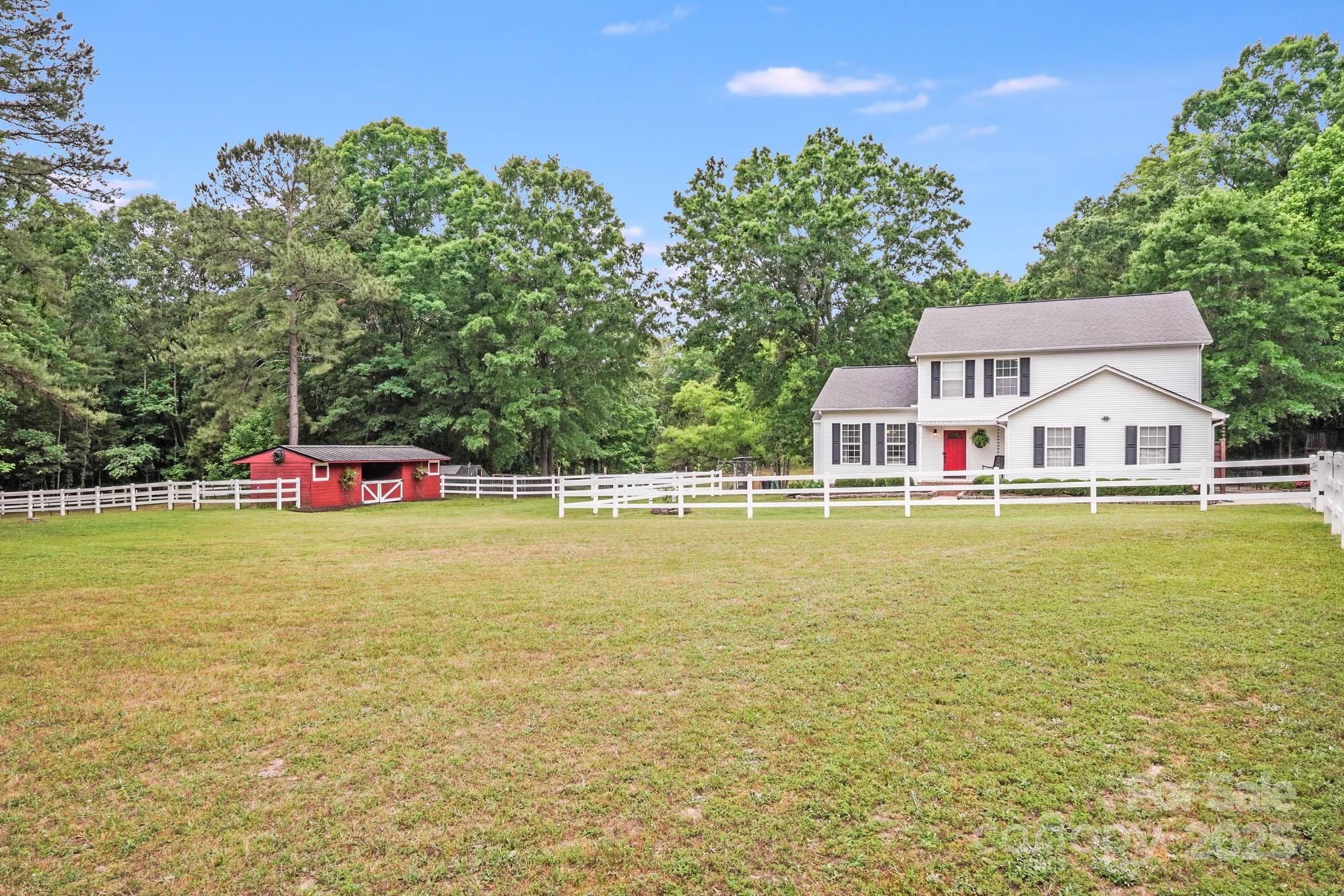 6910 Birdsong Lane Property Photo 3