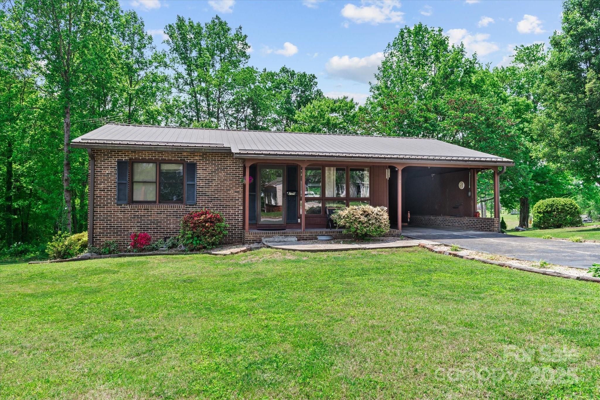 204 Triplett Street Property Photo