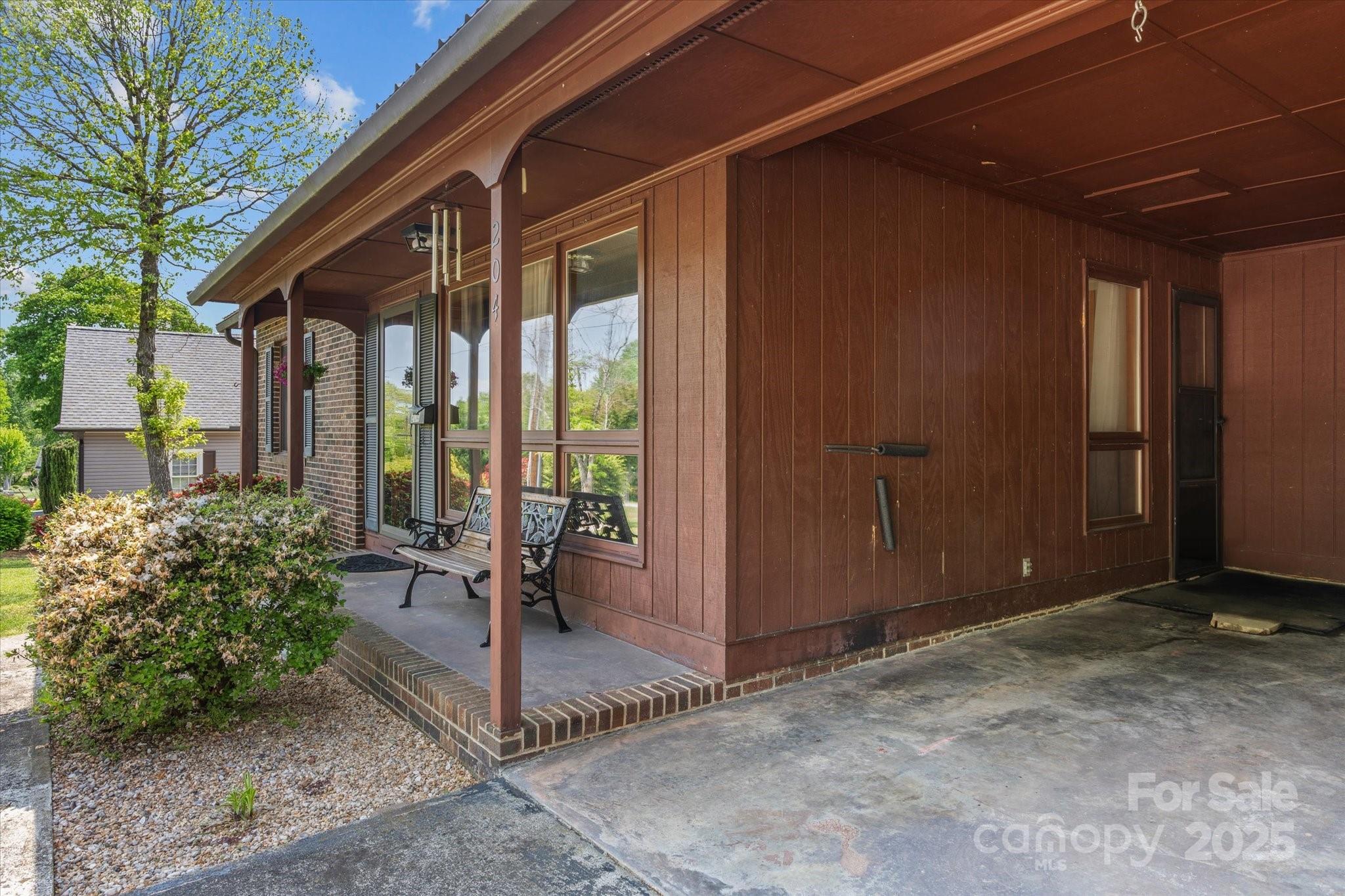 204 Triplett Street Property Photo 2