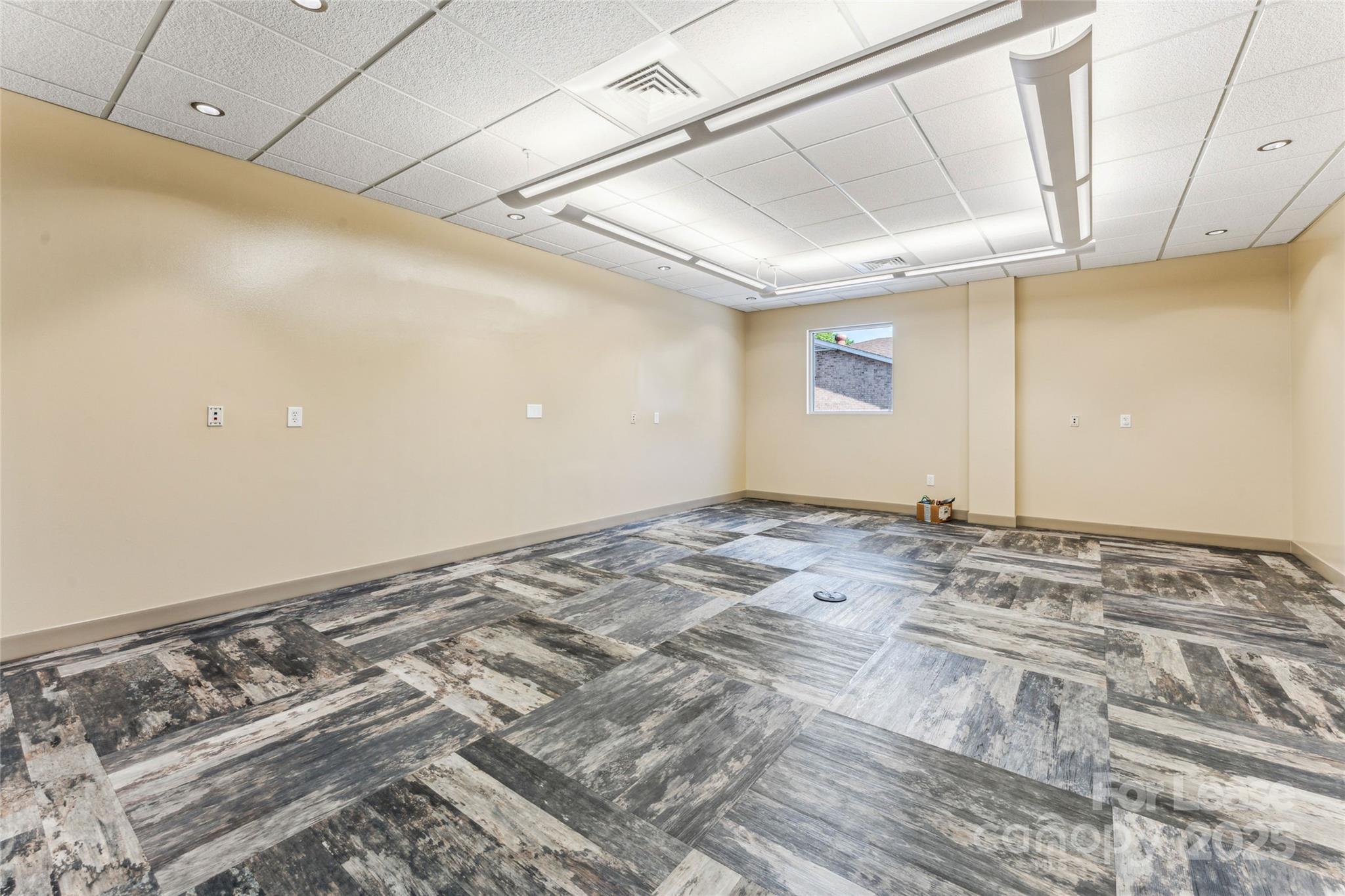 2105 Northwest Boulevard Property Photo 12