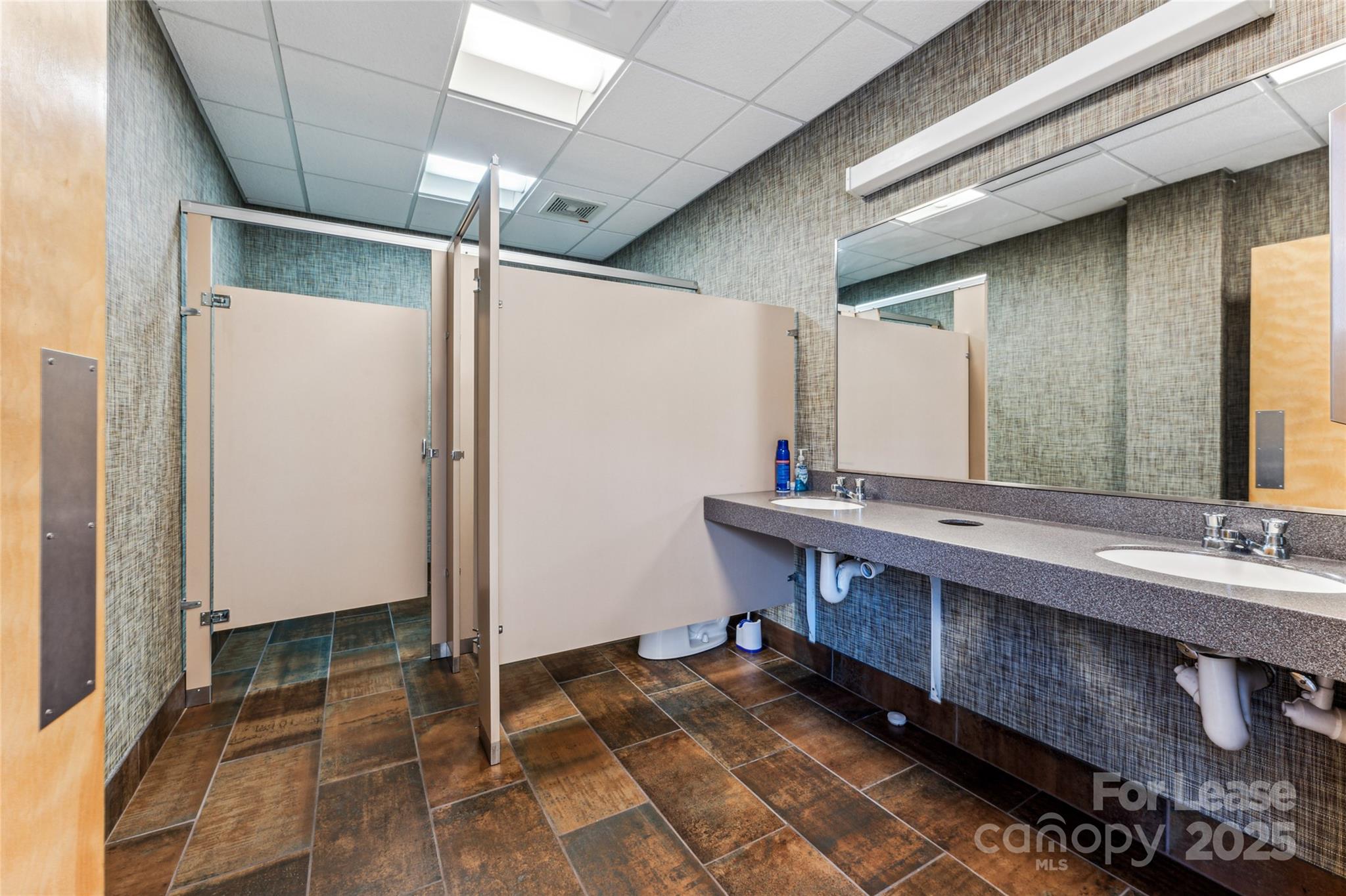 2105 Northwest Boulevard Property Photo 22