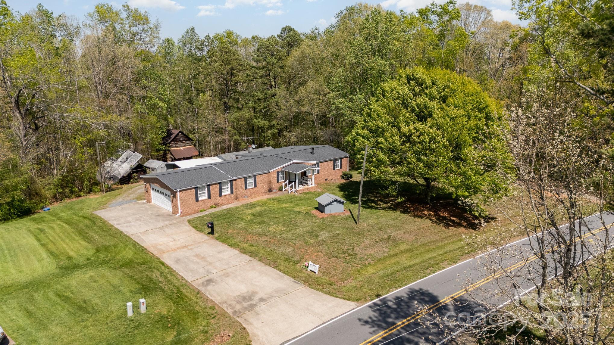 5013 Friendship Circle Road Property Photo 1