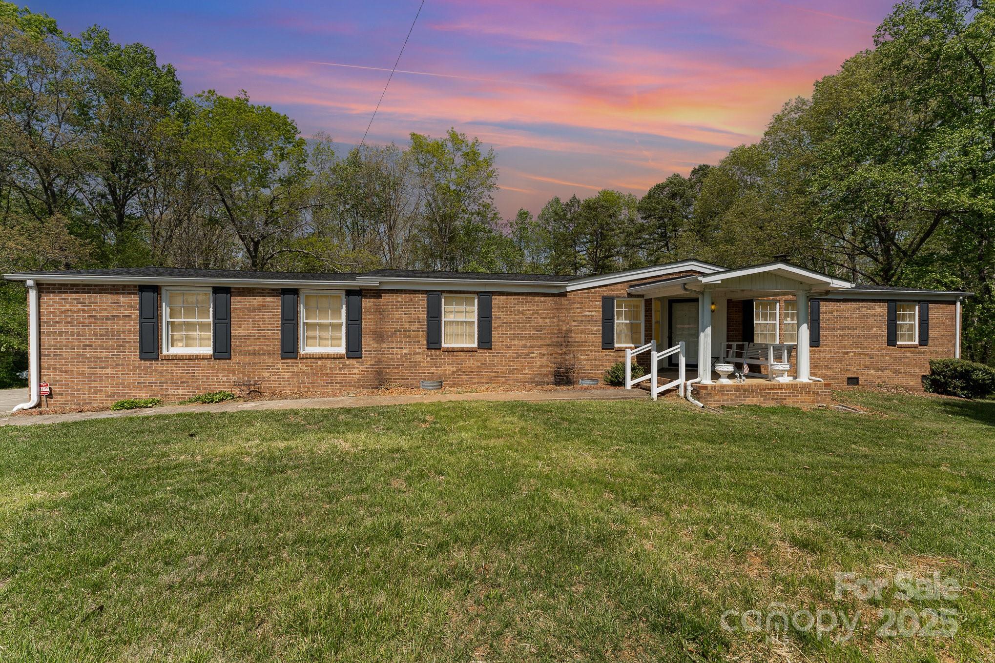 5013 Friendship Circle Road Property Photo 5