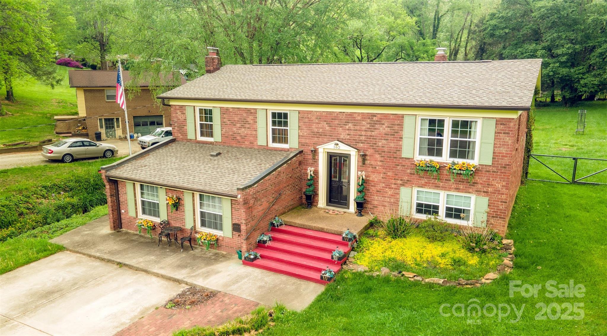 162 Fairway Hills Drive Property Photo 1