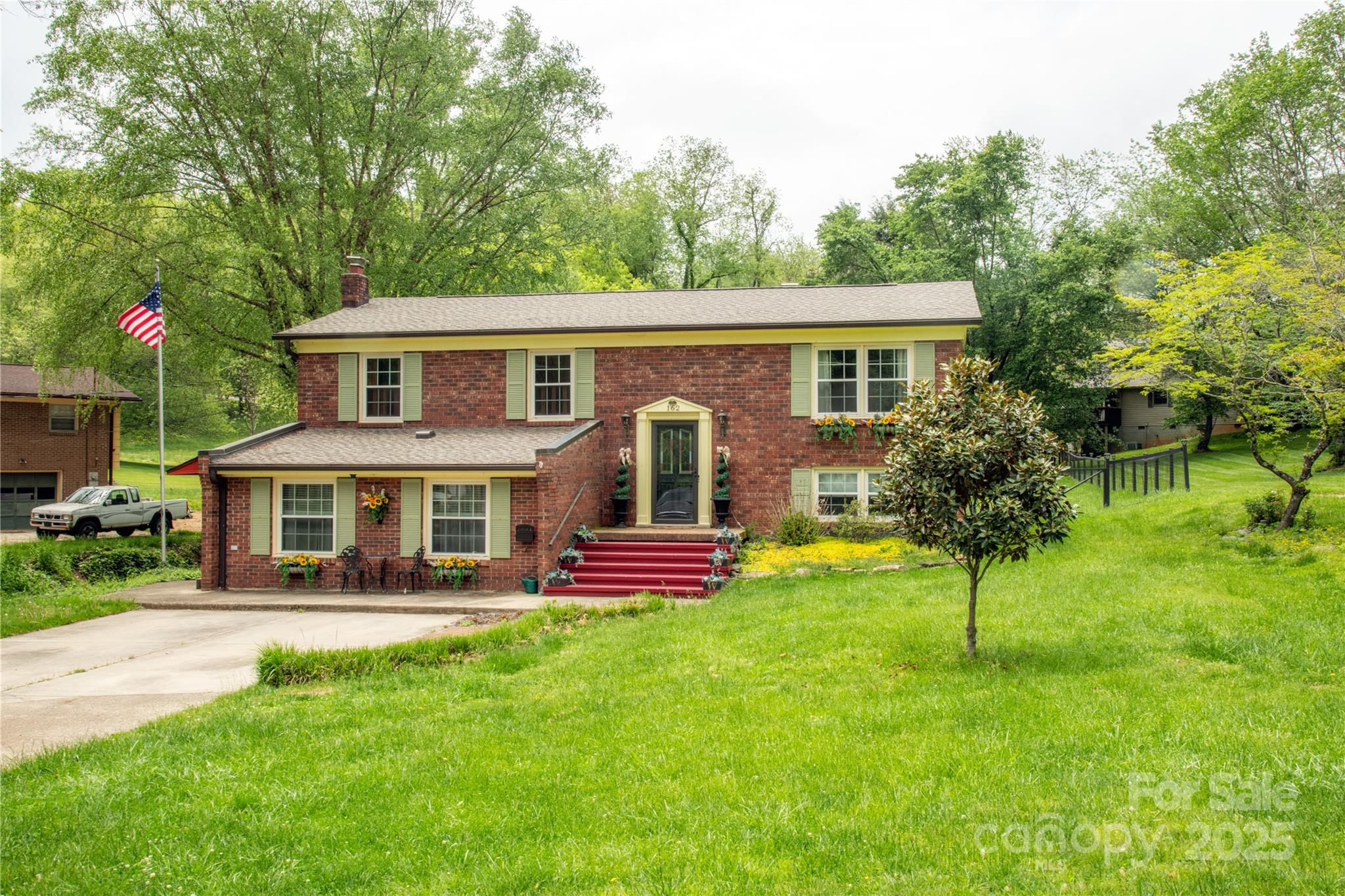 162 Fairway Hills Drive Property Photo 2