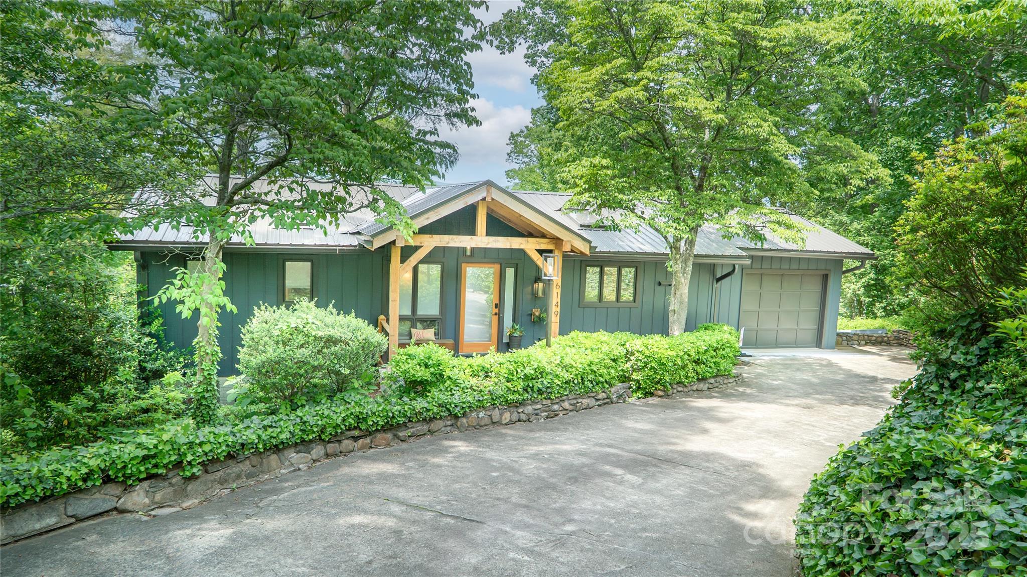 6149 N Shore Drive Property Photo 1