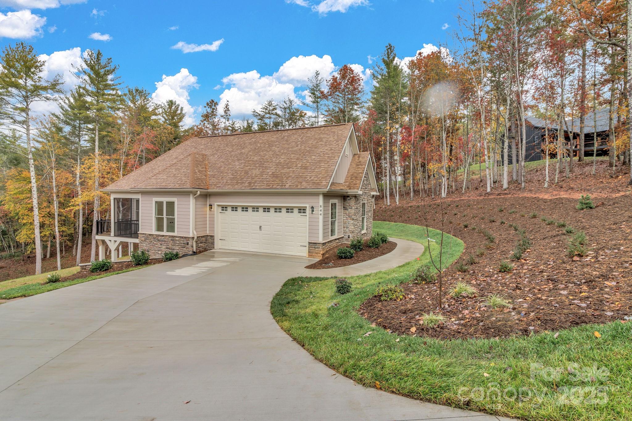 844 Settlers Trail Property Photo 4