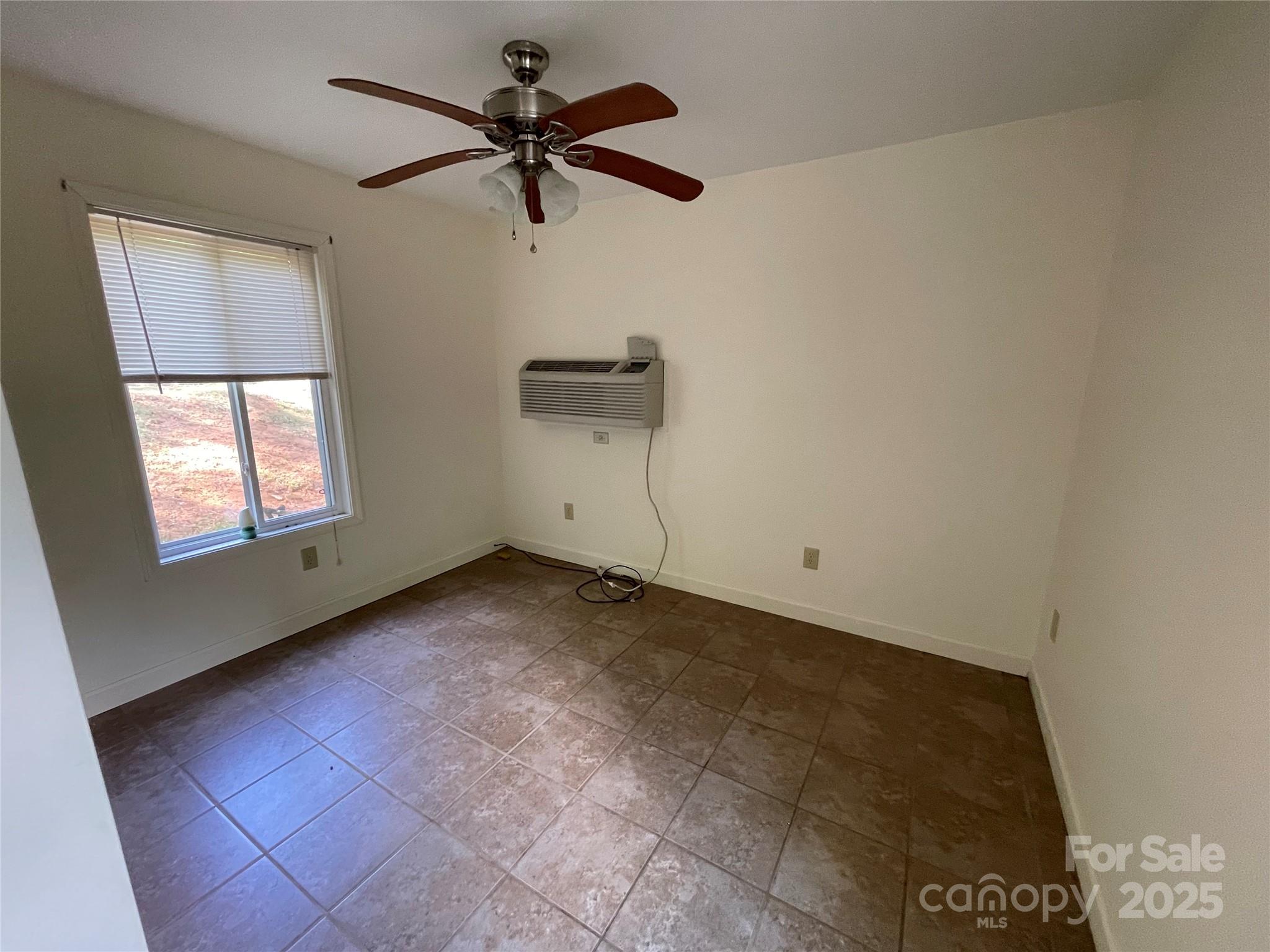 930 Copperhead Cove Property Photo 34