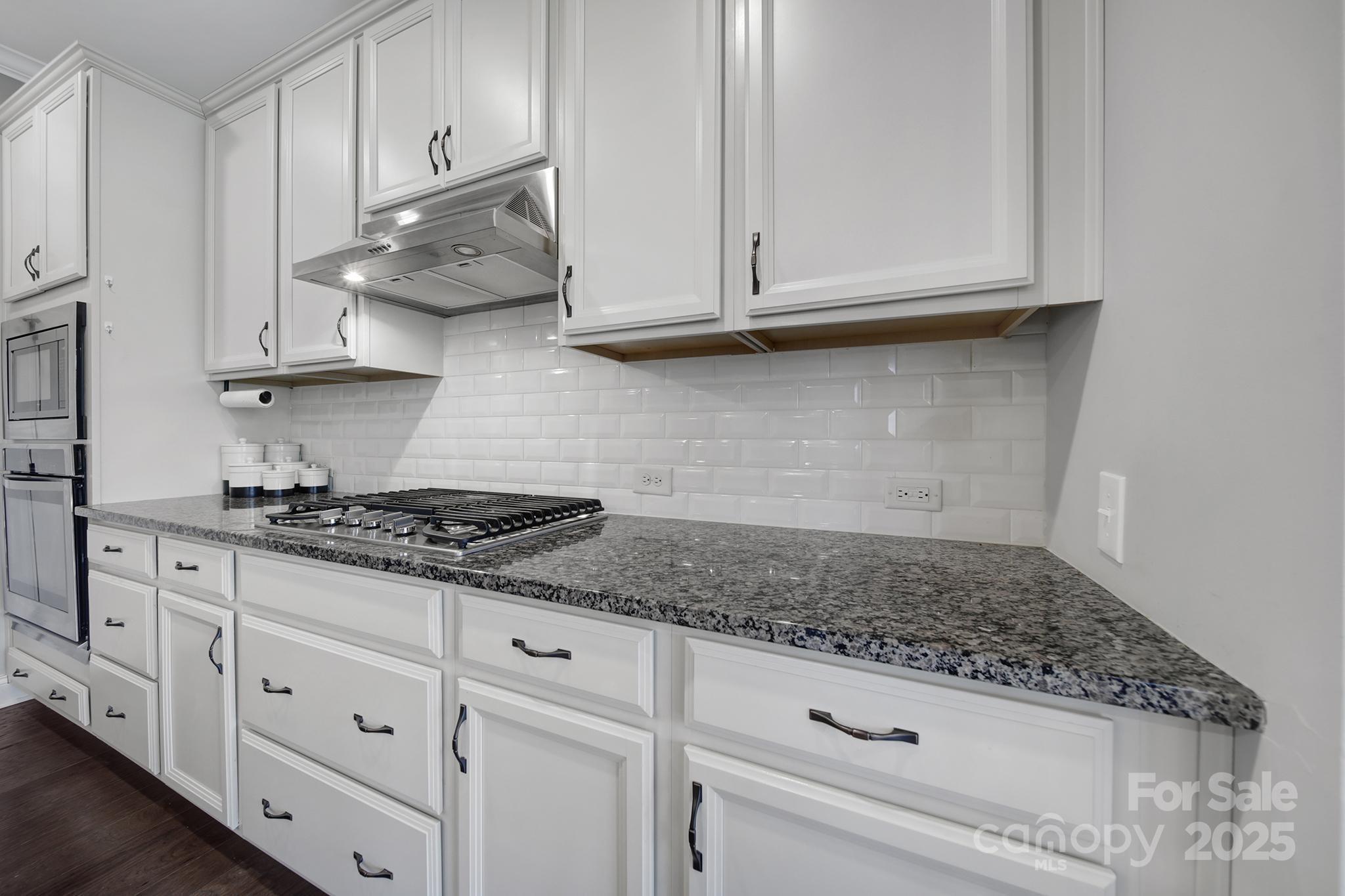 1001 Emory Lane Property Photo 6