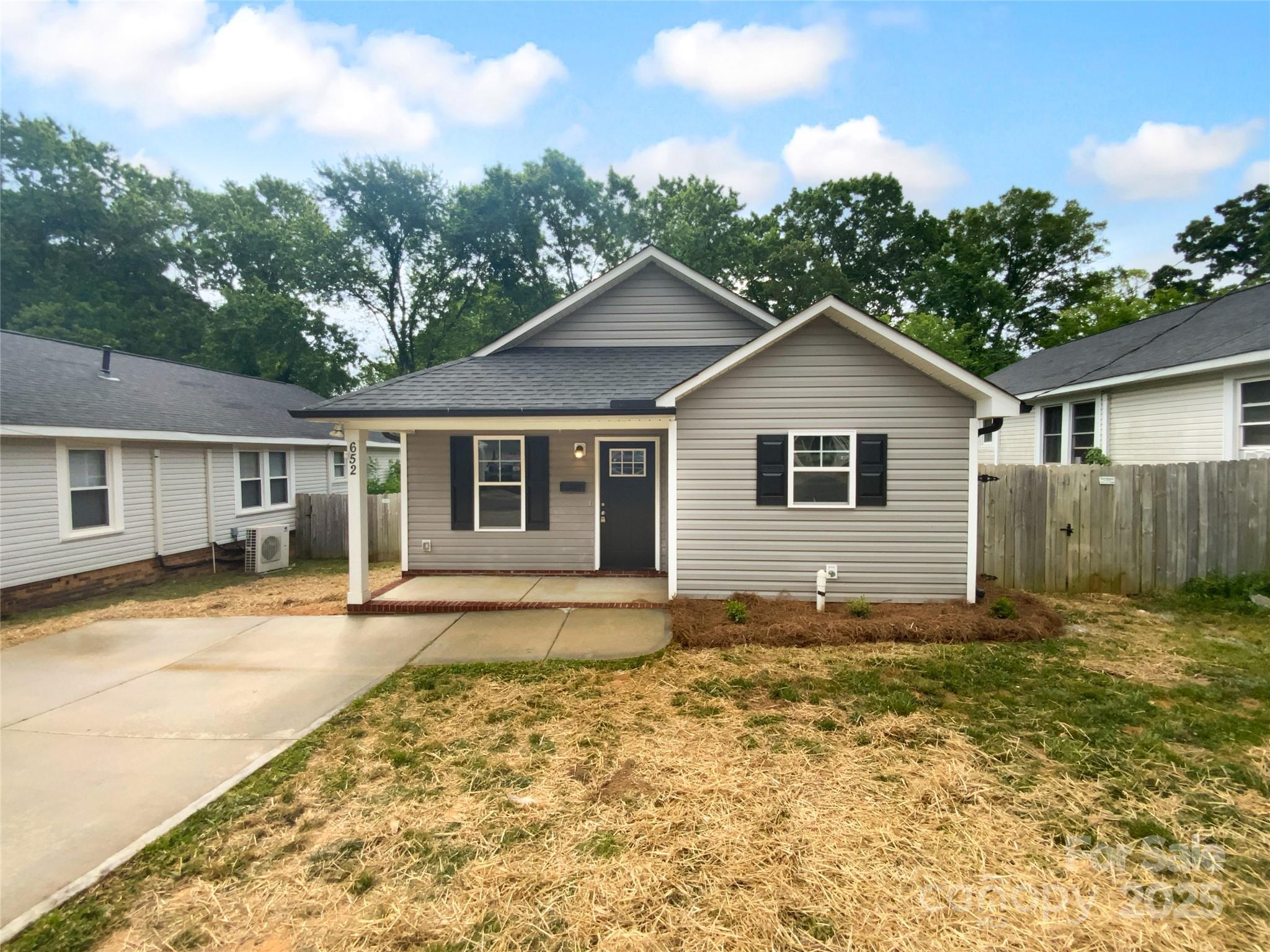 652 Wilson Street Property Photo 1