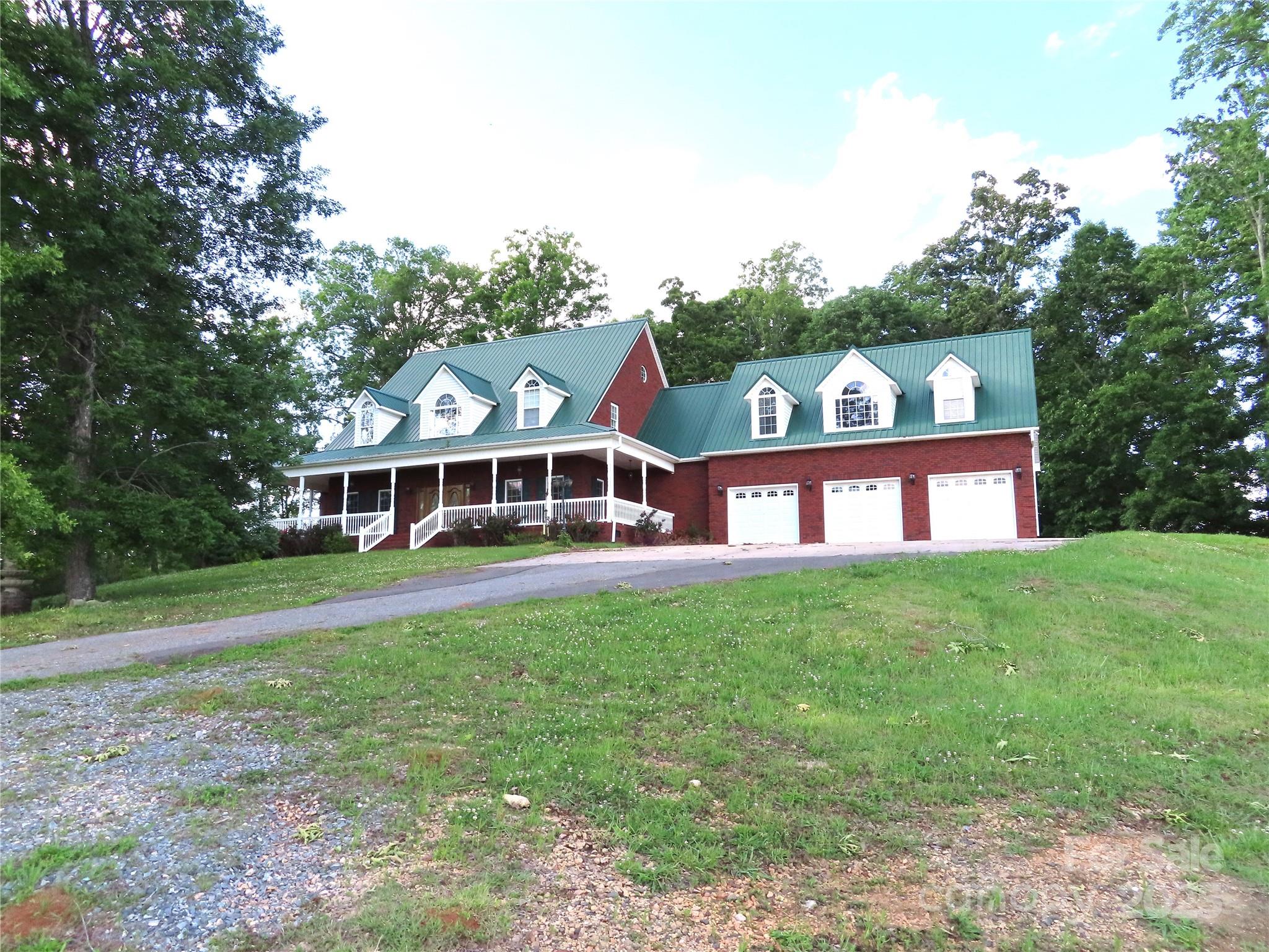2530 Sharon Road Property Photo