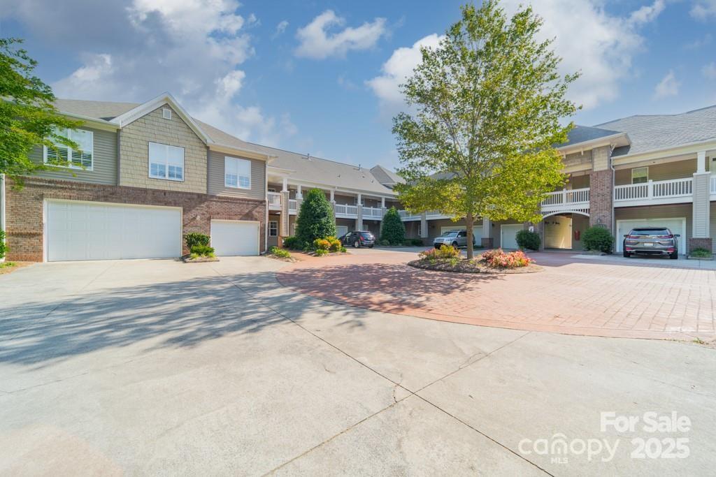 9047 Rosalyn Glen Road Property Photo 1