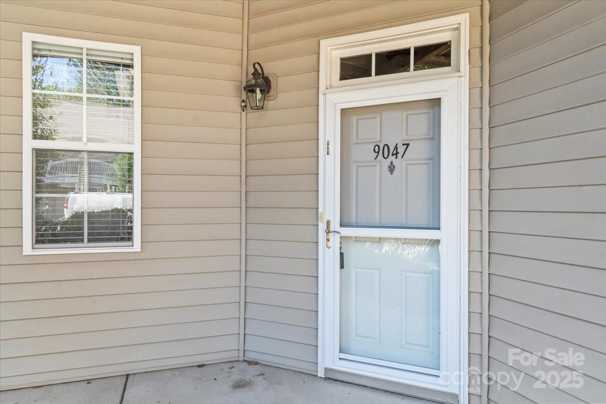 9047 Rosalyn Glen Road Property Photo 4