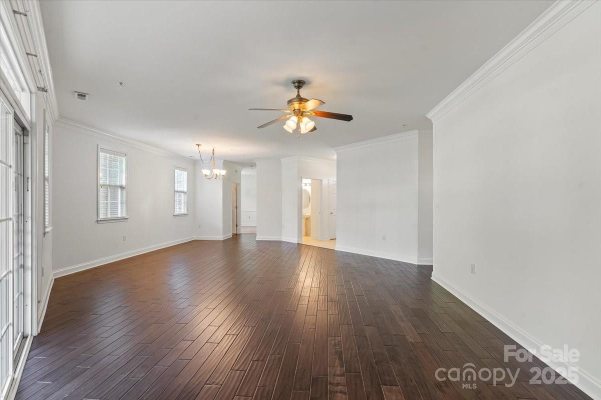 9047 Rosalyn Glen Road Property Photo 6