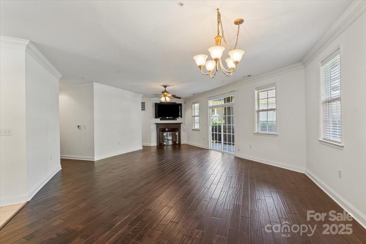 9047 Rosalyn Glen Road Property Photo 8