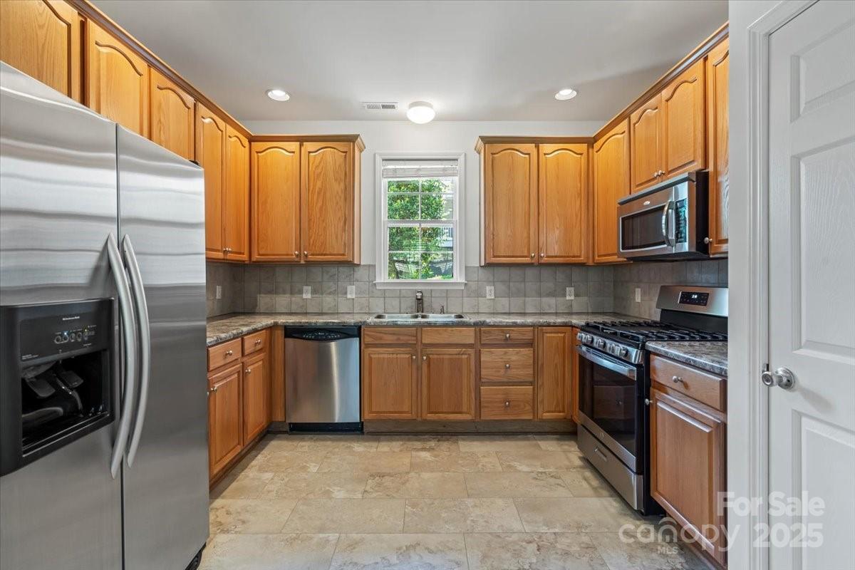 9047 Rosalyn Glen Road Property Photo 14