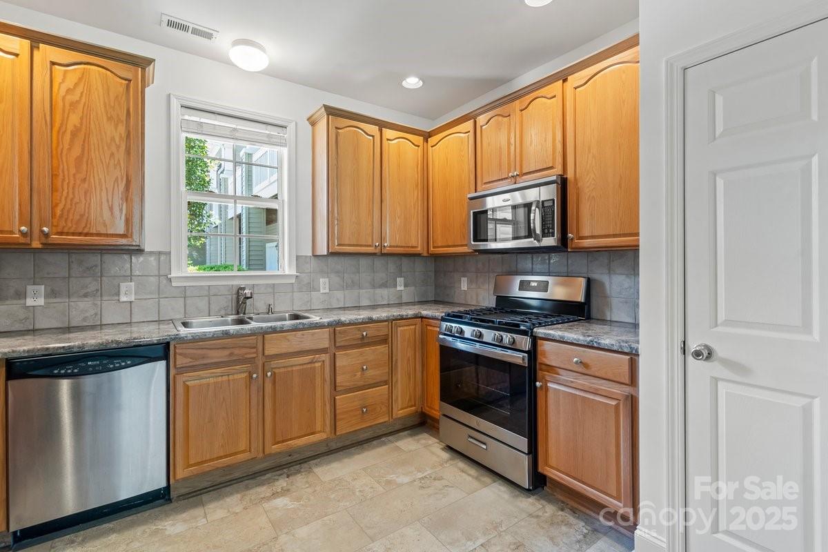 9047 Rosalyn Glen Road Property Photo 16